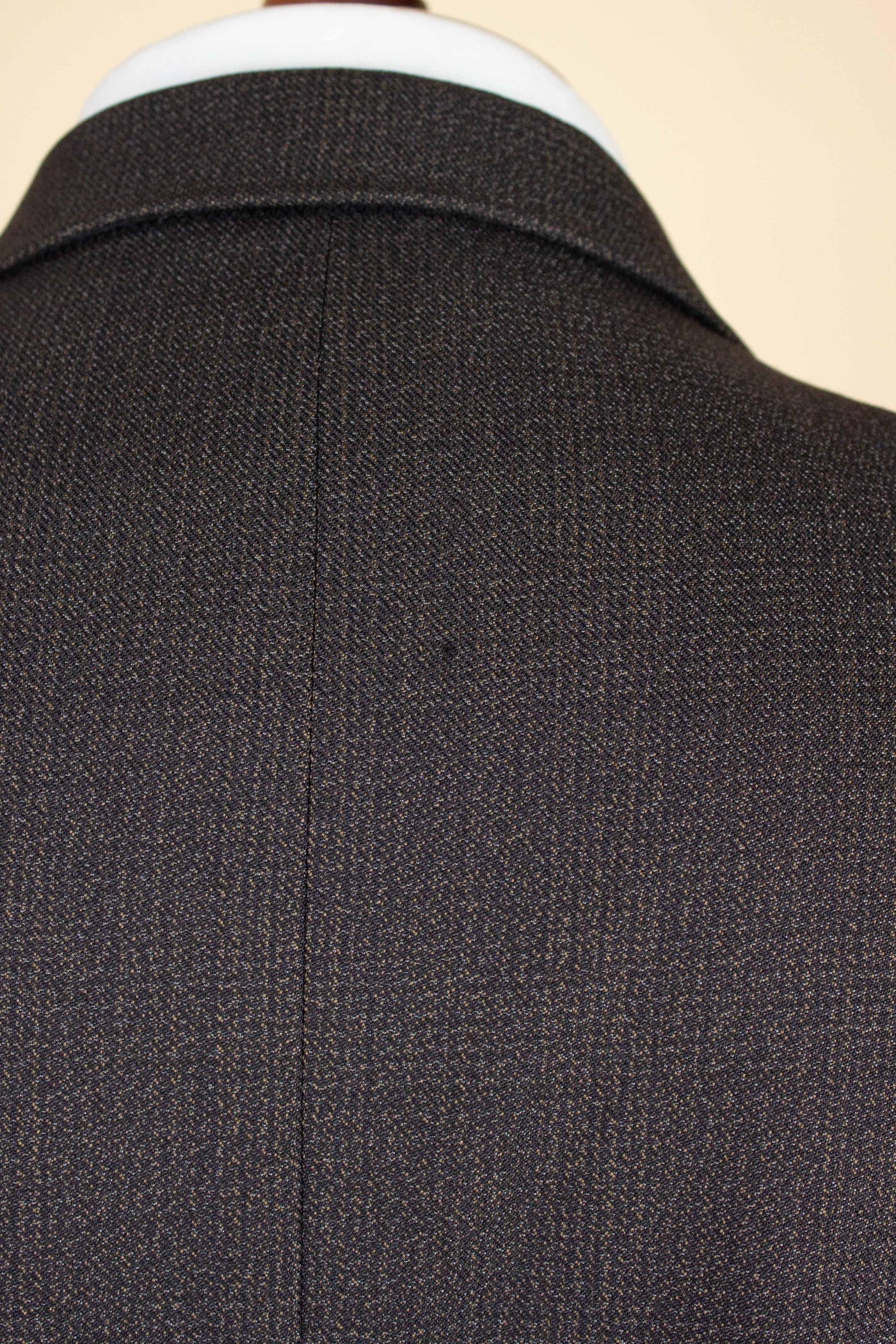 SWEDISH 1950S DARK GREY MINGLED TWO PIECE SUIT BY RAPPSON. SIZE CA EU 50