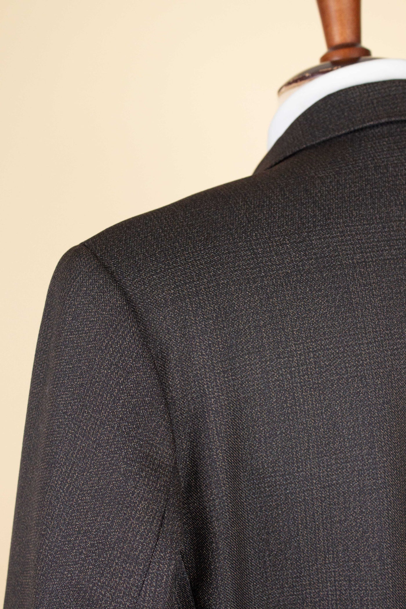 SWEDISH 1950S DARK GREY MINGLED TWO PIECE SUIT BY RAPPSON. SIZE CA EU 50