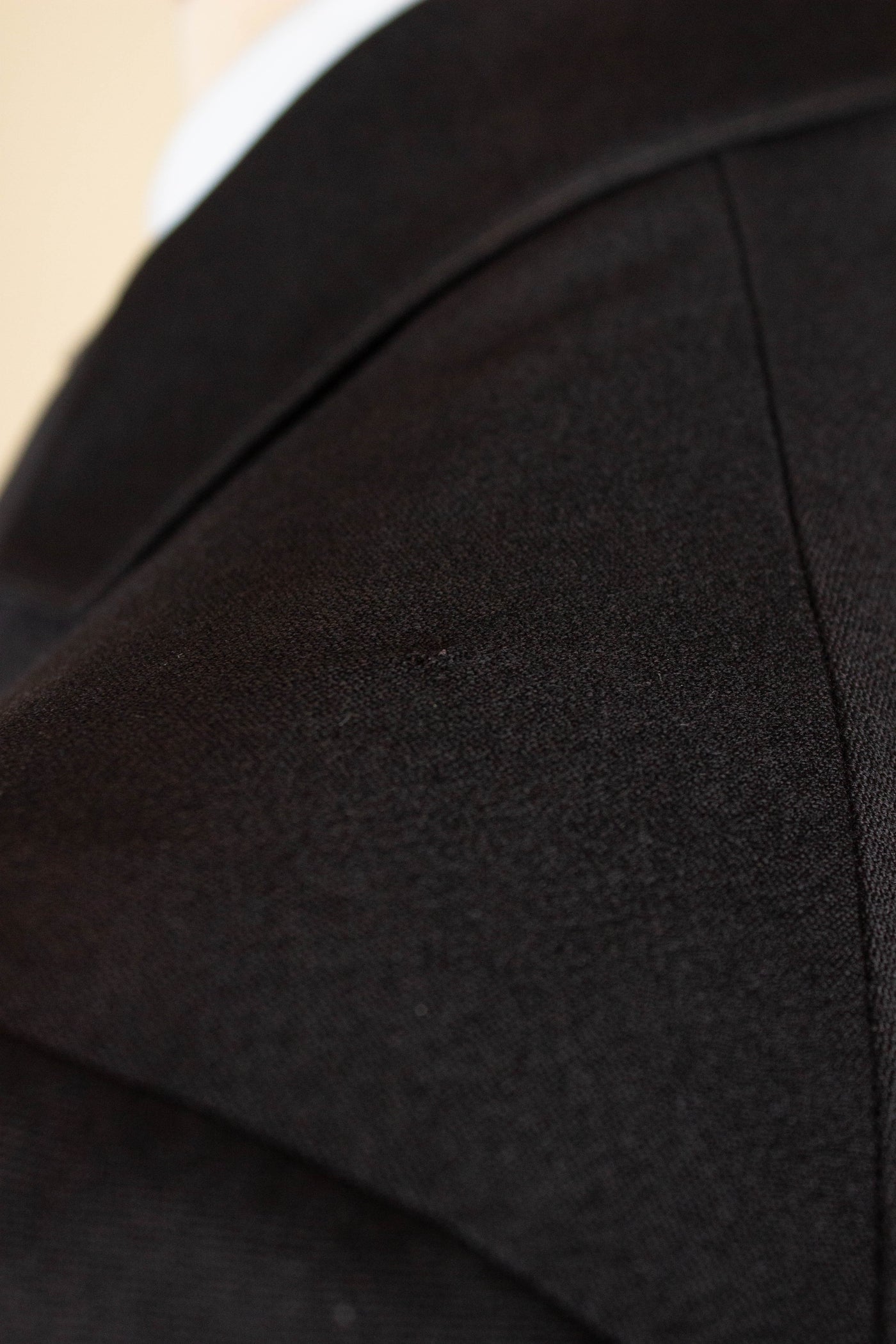 SWEDISH BLACK 1908 BESPOKE SINGLE BREASTED FROCK COAT SET. SIZE CA EU 44