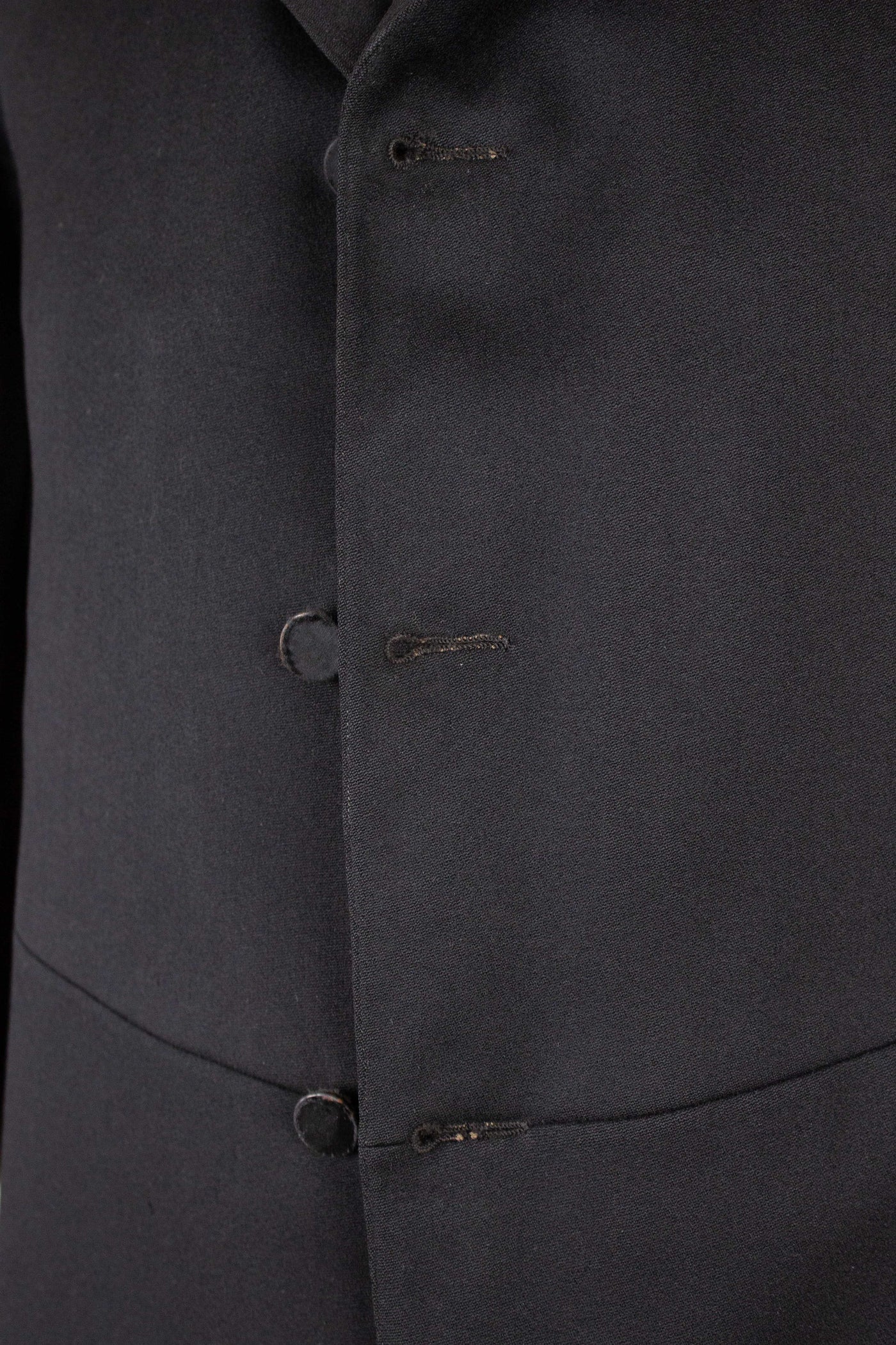 SWEDISH BLACK 1908 BESPOKE SINGLE BREASTED FROCK COAT SET. SIZE CA EU 44