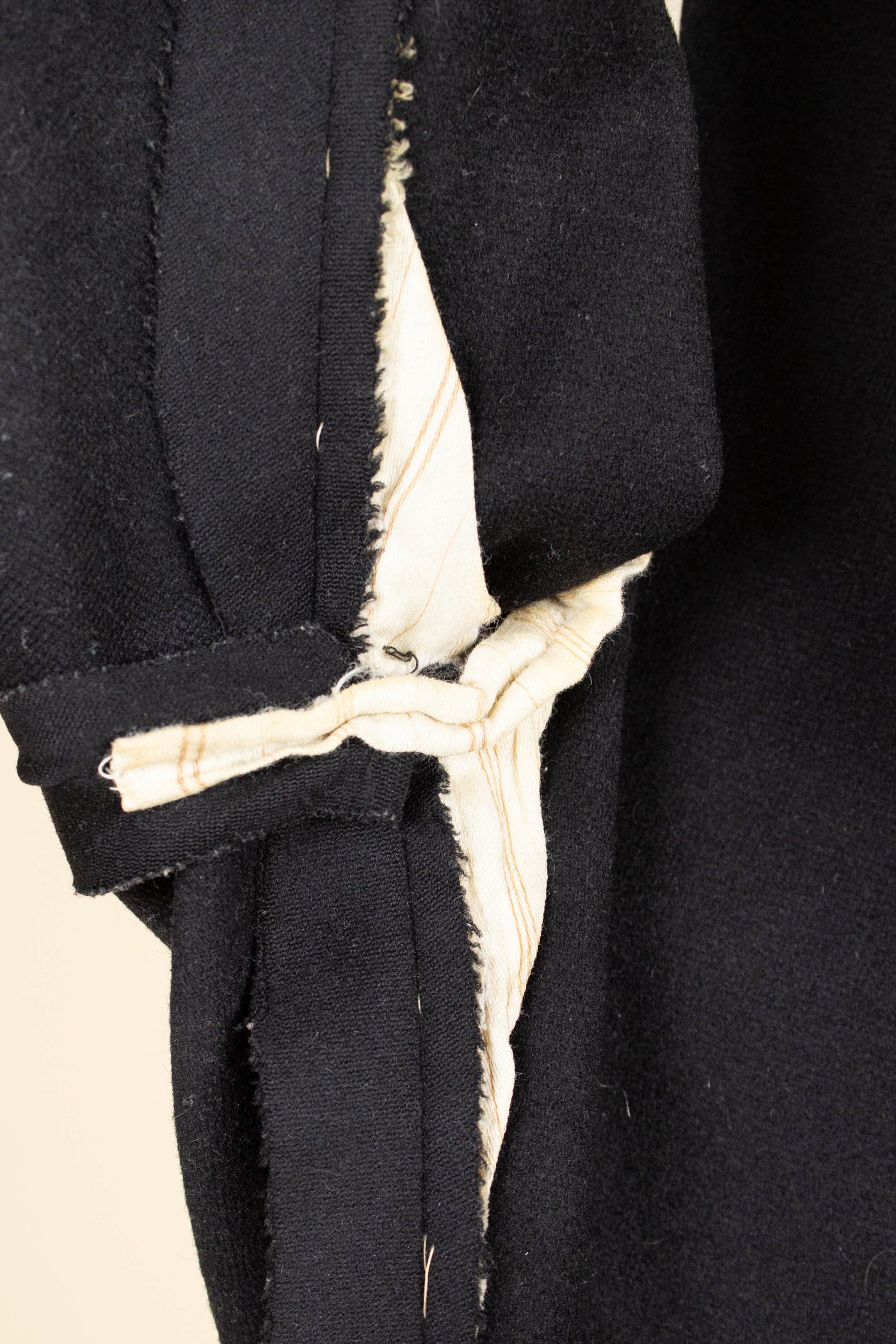SWEDISH BLACK 1908 BESPOKE SINGLE BREASTED FROCK COAT SET. SIZE CA EU 44