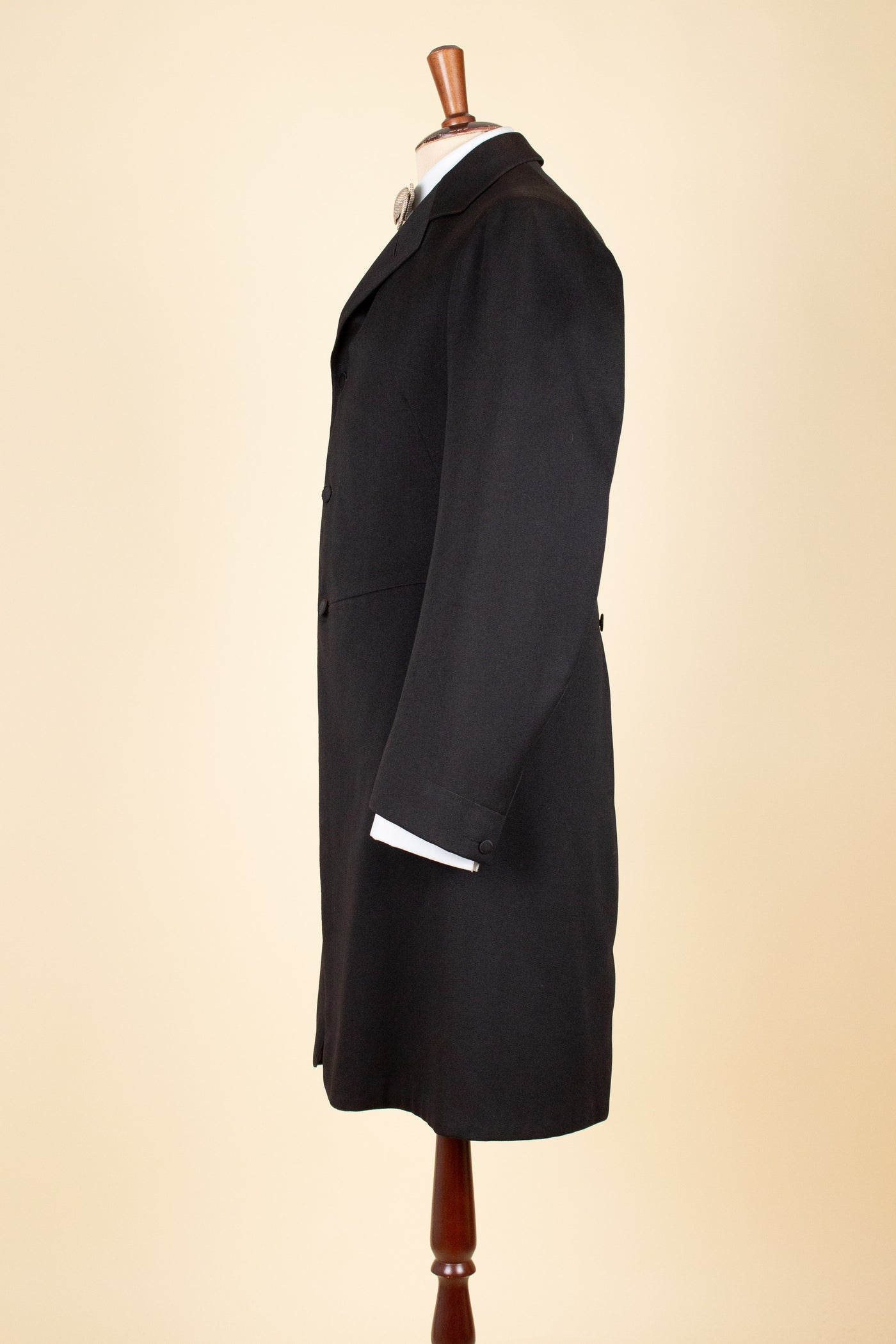 SWEDISH BLACK 1908 BESPOKE SINGLE BREASTED FROCK COAT SET. SIZE CA EU 44