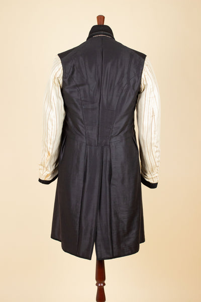 SWEDISH BLACK 1908 BESPOKE SINGLE BREASTED FROCK COAT SET. SIZE CA EU 44