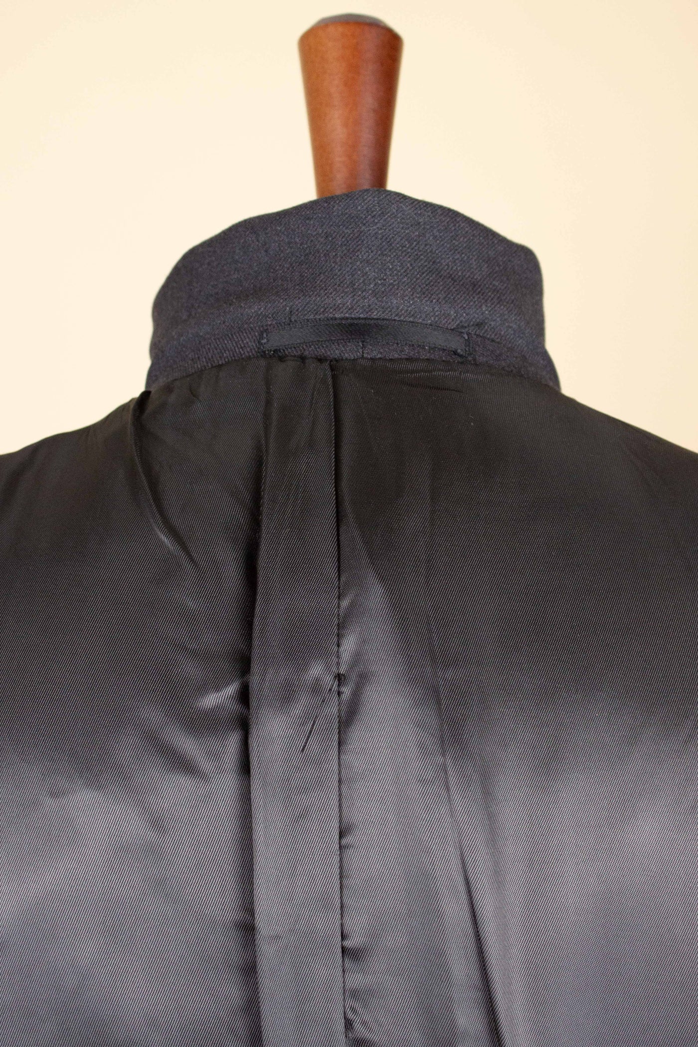 SWEDISH 1950S DARK GREY TWO PIECE SUIT BY PAUL U BERGSTRÖM. SIZE CA EU 44 LONG