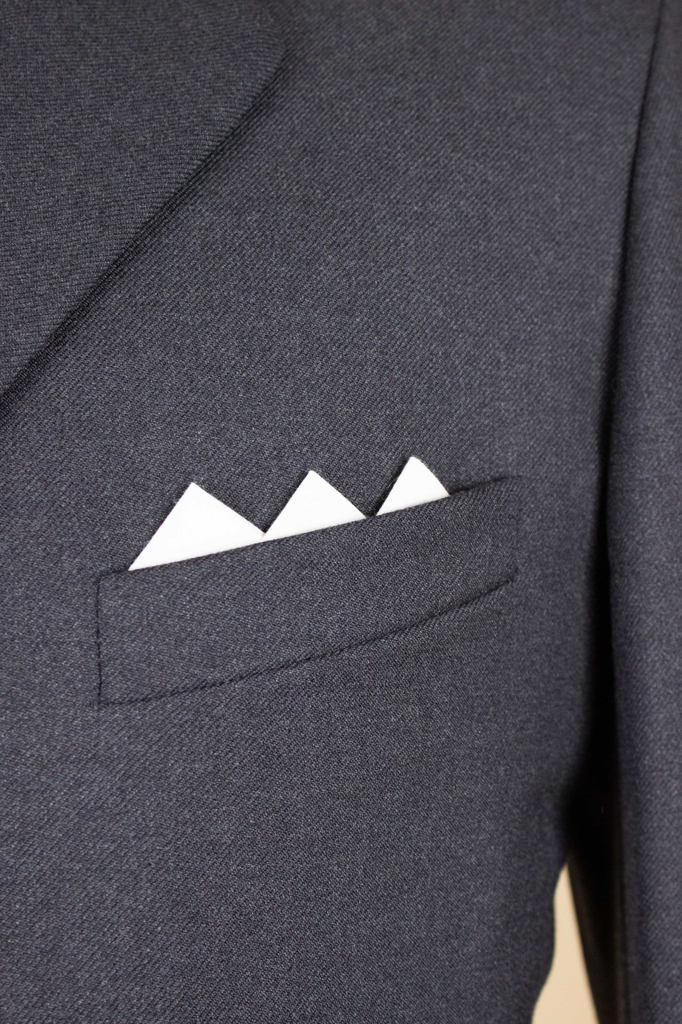 SWEDISH 1950S DARK GREY TWO PIECE SUIT BY PAUL U BERGSTRÖM. SIZE CA EU 44 LONG