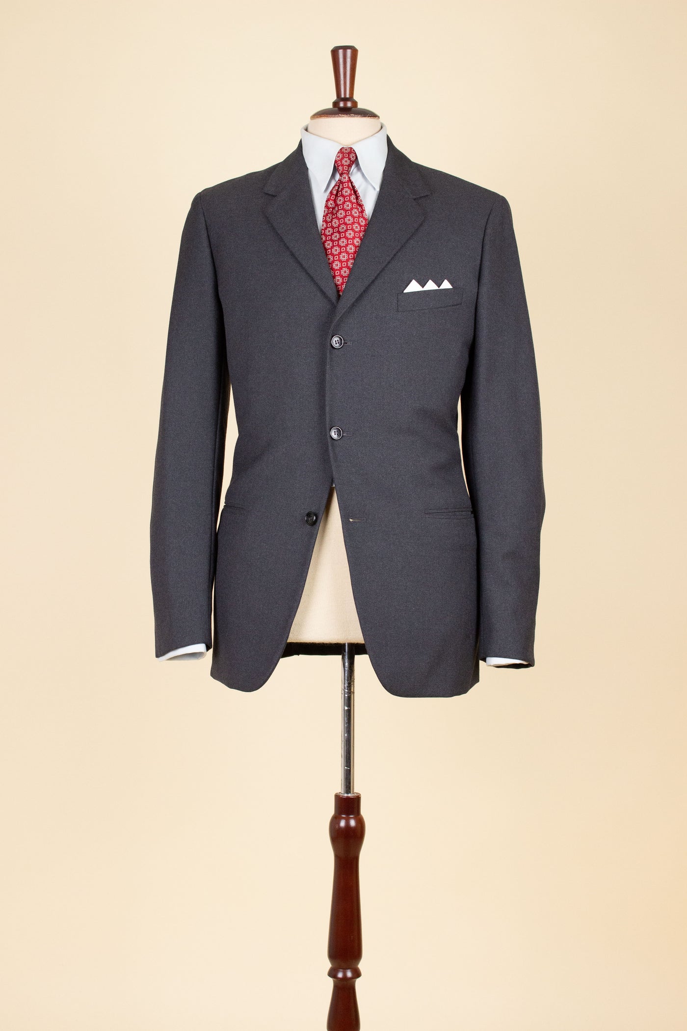 SWEDISH 1950S DARK GREY TWO PIECE SUIT BY PAUL U BERGSTRÖM. SIZE CA EU 44 LONG