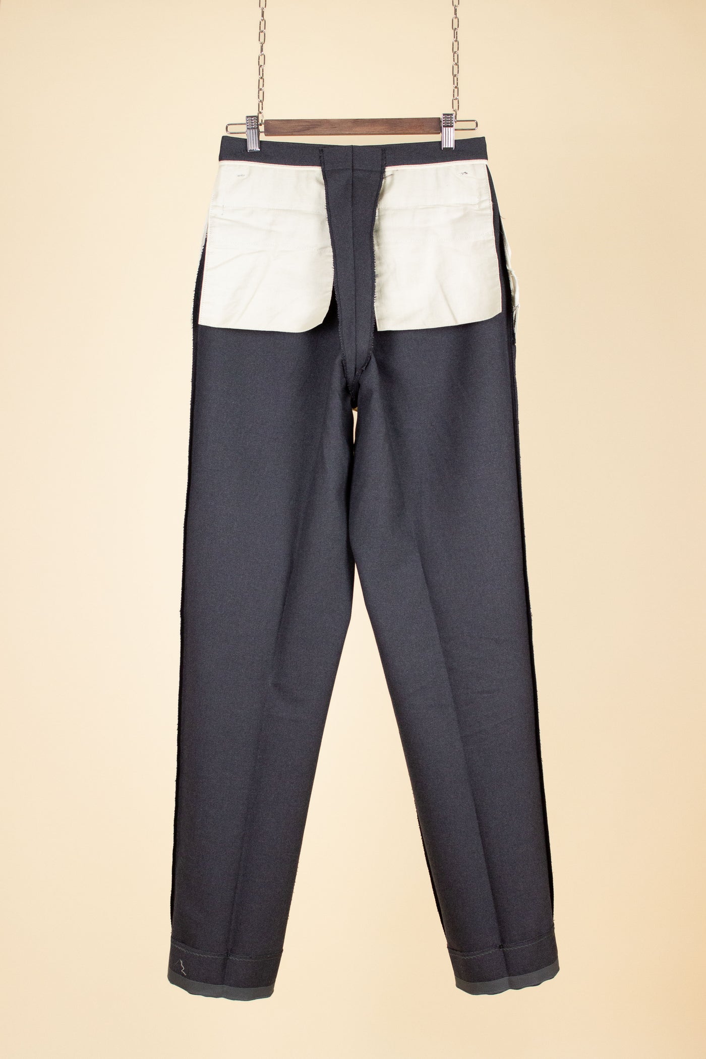 SWEDISH 1950S DARK GREY TWO PIECE SUIT BY PAUL U BERGSTRÖM. SIZE CA EU 44 LONG