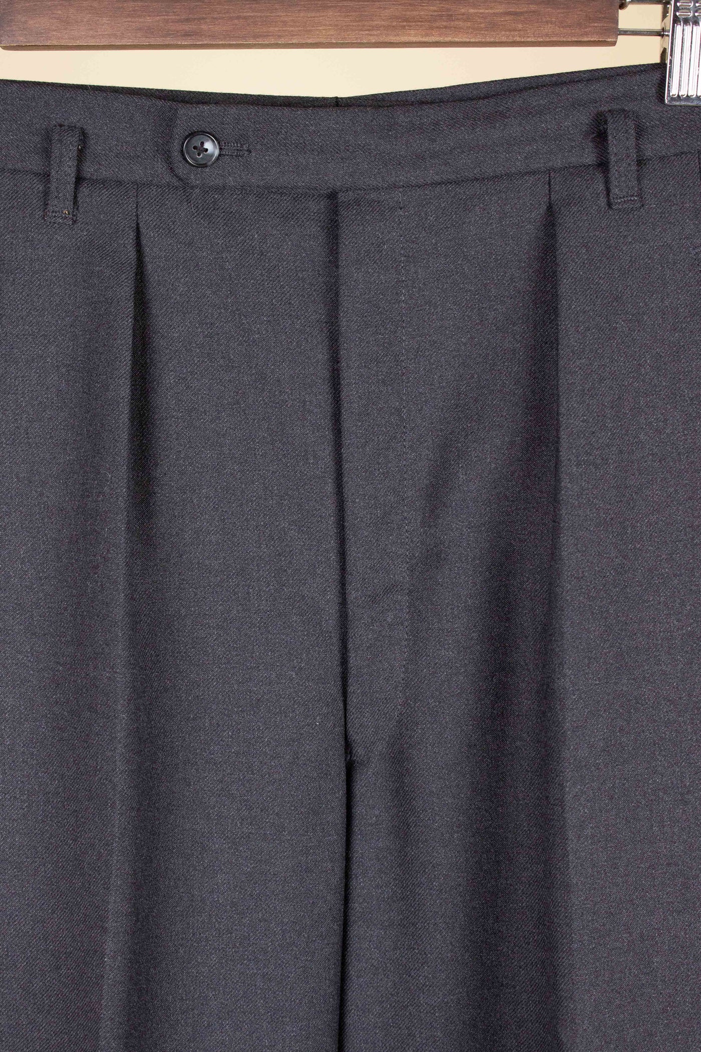 SWEDISH 1950S DARK GREY TWO PIECE SUIT BY PAUL U BERGSTRÖM. SIZE CA EU 44 LONG