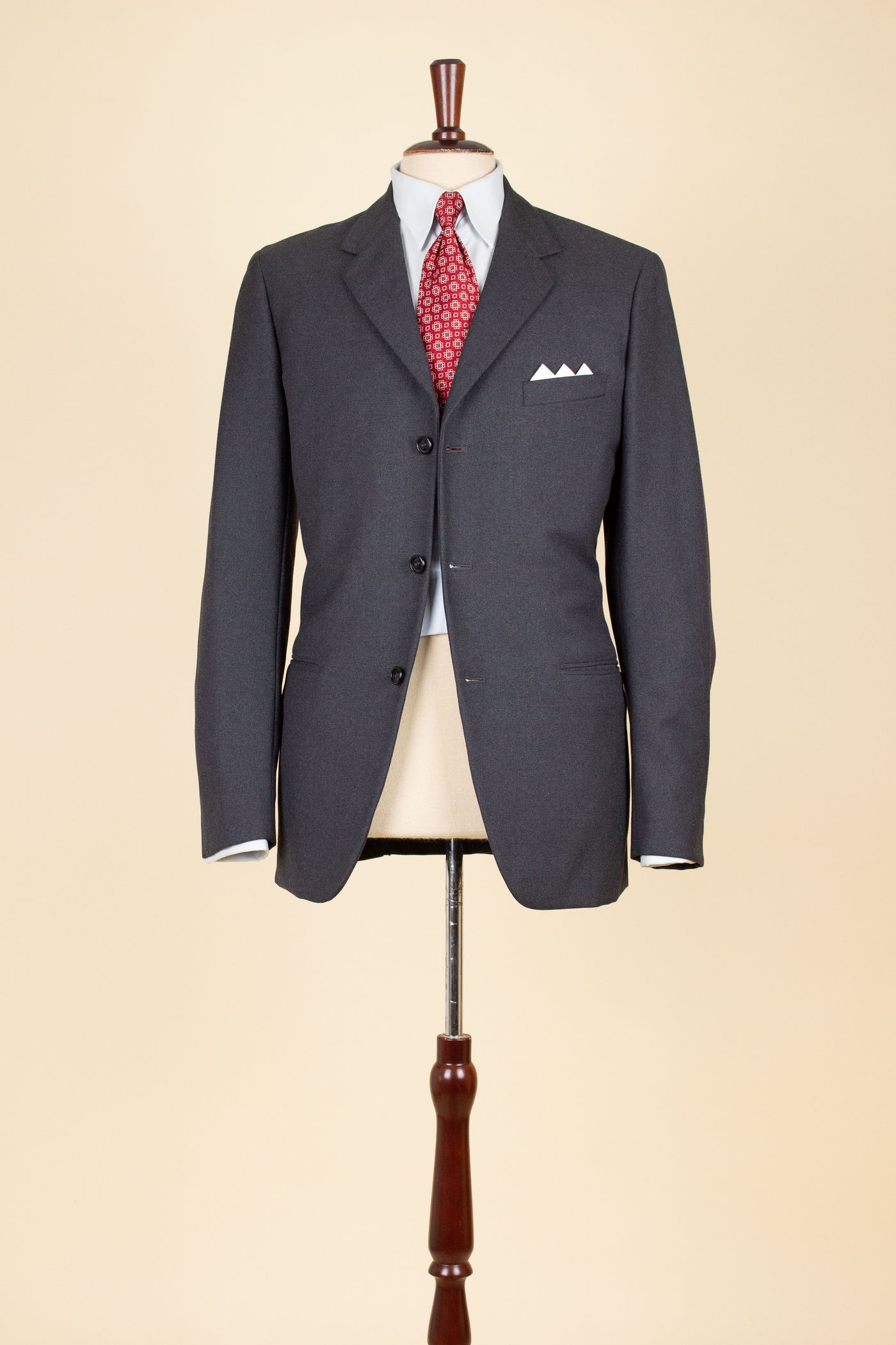 SWEDISH 1950S DARK GREY TWO PIECE SUIT BY PAUL U BERGSTRÖM. SIZE CA EU 44 LONG