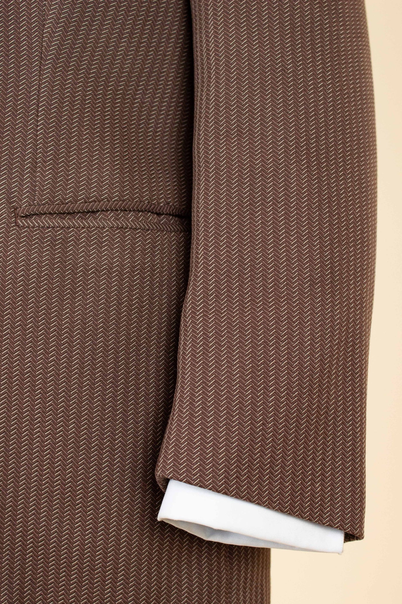 SWEDISH 1940S BROWN STRIPED SINGLE BREASTED SUIT BY ÖRNKLÄDER. SIZE CA EU 46-48