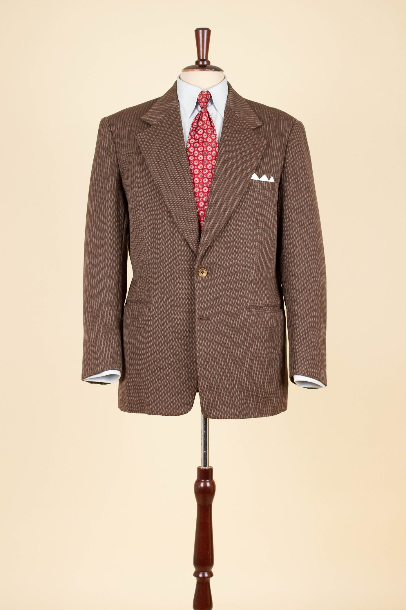 SWEDISH 1940S BROWN STRIPED SINGLE BREASTED SUIT BY ÖRNKLÄDER. SIZE CA EU 46-48