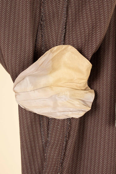 SWEDISH 1940S BROWN STRIPED SINGLE BREASTED SUIT BY ÖRNKLÄDER. SIZE CA EU 46-48