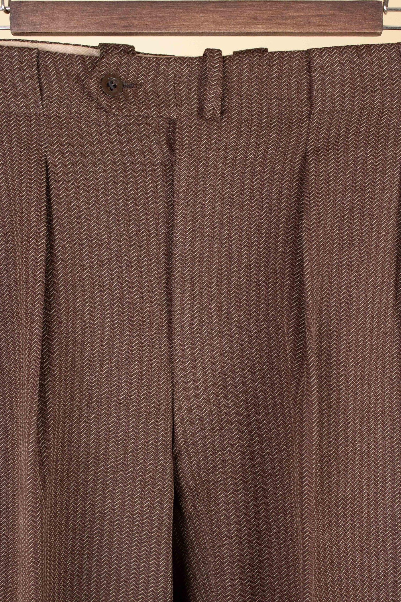 SWEDISH 1940S BROWN STRIPED SINGLE BREASTED SUIT BY ÖRNKLÄDER. SIZE CA EU 46-48