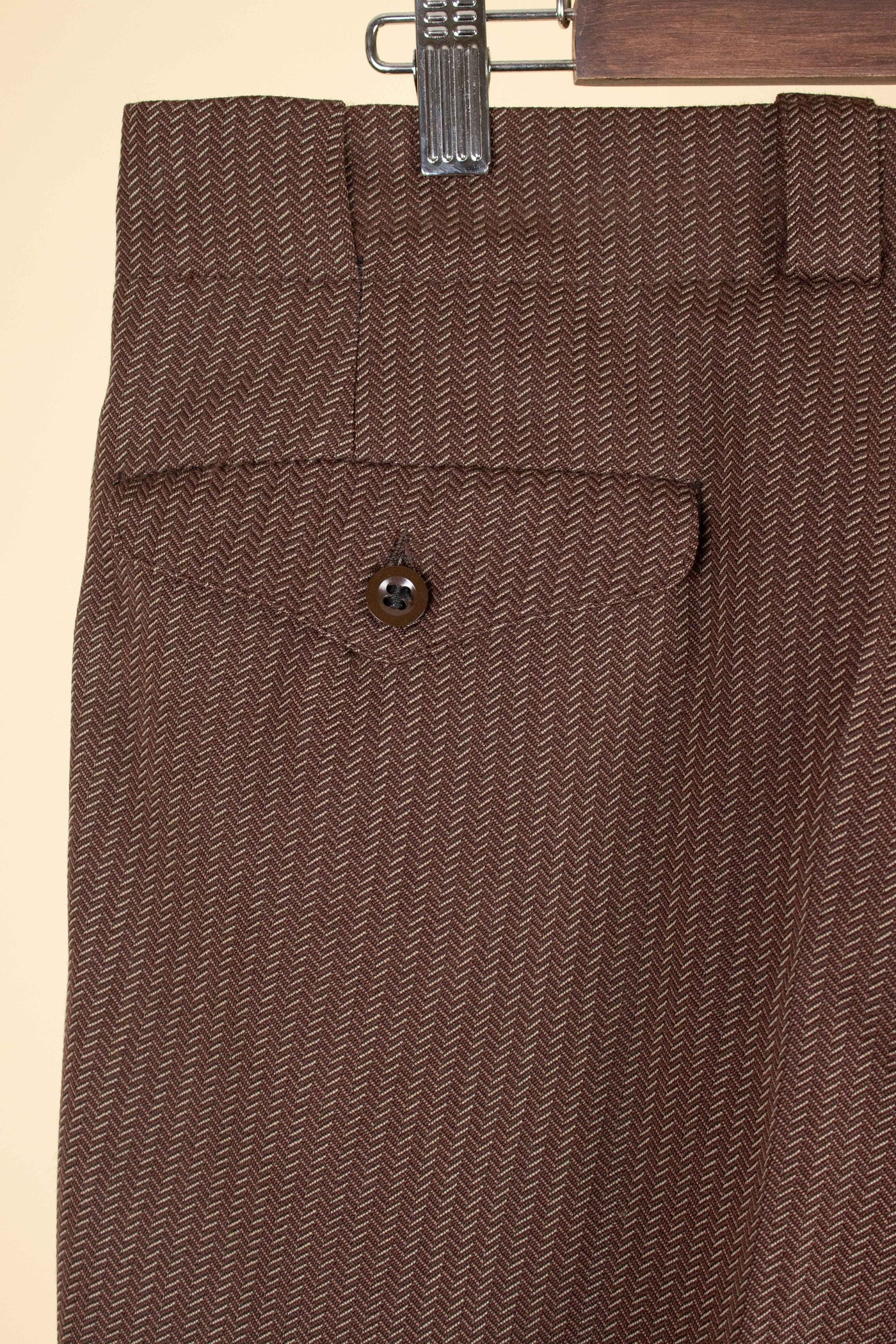 SWEDISH 1940S BROWN STRIPED SINGLE BREASTED SUIT BY ÖRNKLÄDER. SIZE CA EU 46-48