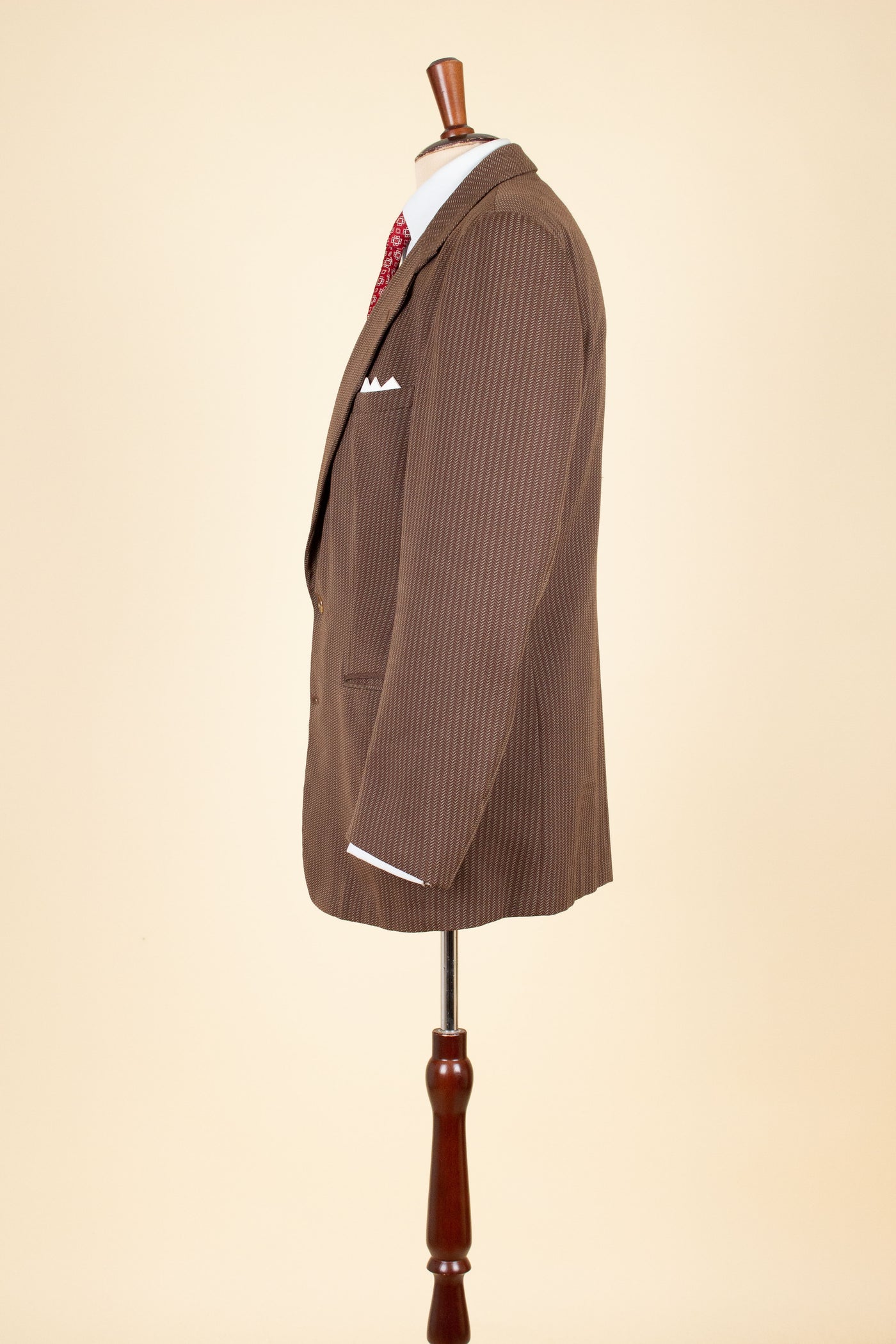 SWEDISH 1940S BROWN STRIPED SINGLE BREASTED SUIT BY ÖRNKLÄDER. SIZE CA EU 46-48