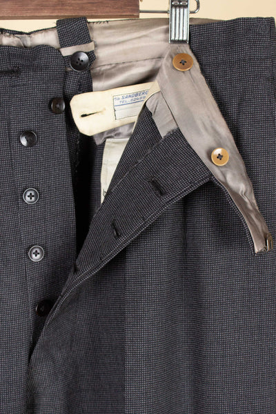SWEDISH 1947 BESPOKE THREE PIECE SUIT BY AB SANDBERG & JOHANNESSON. SIZE CA 50-52