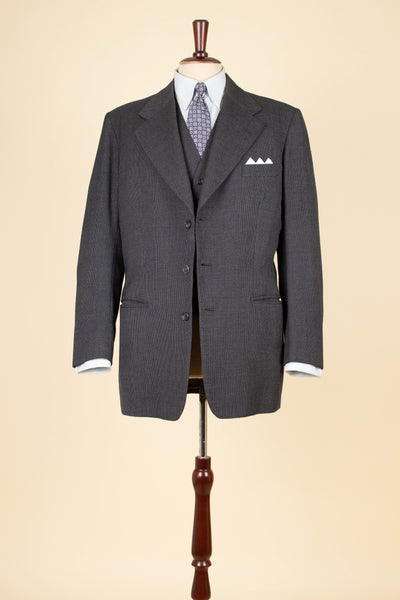 SWEDISH 1947 BESPOKE THREE PIECE SUIT BY AB SANDBERG & JOHANNESSON. SIZE CA 50-52