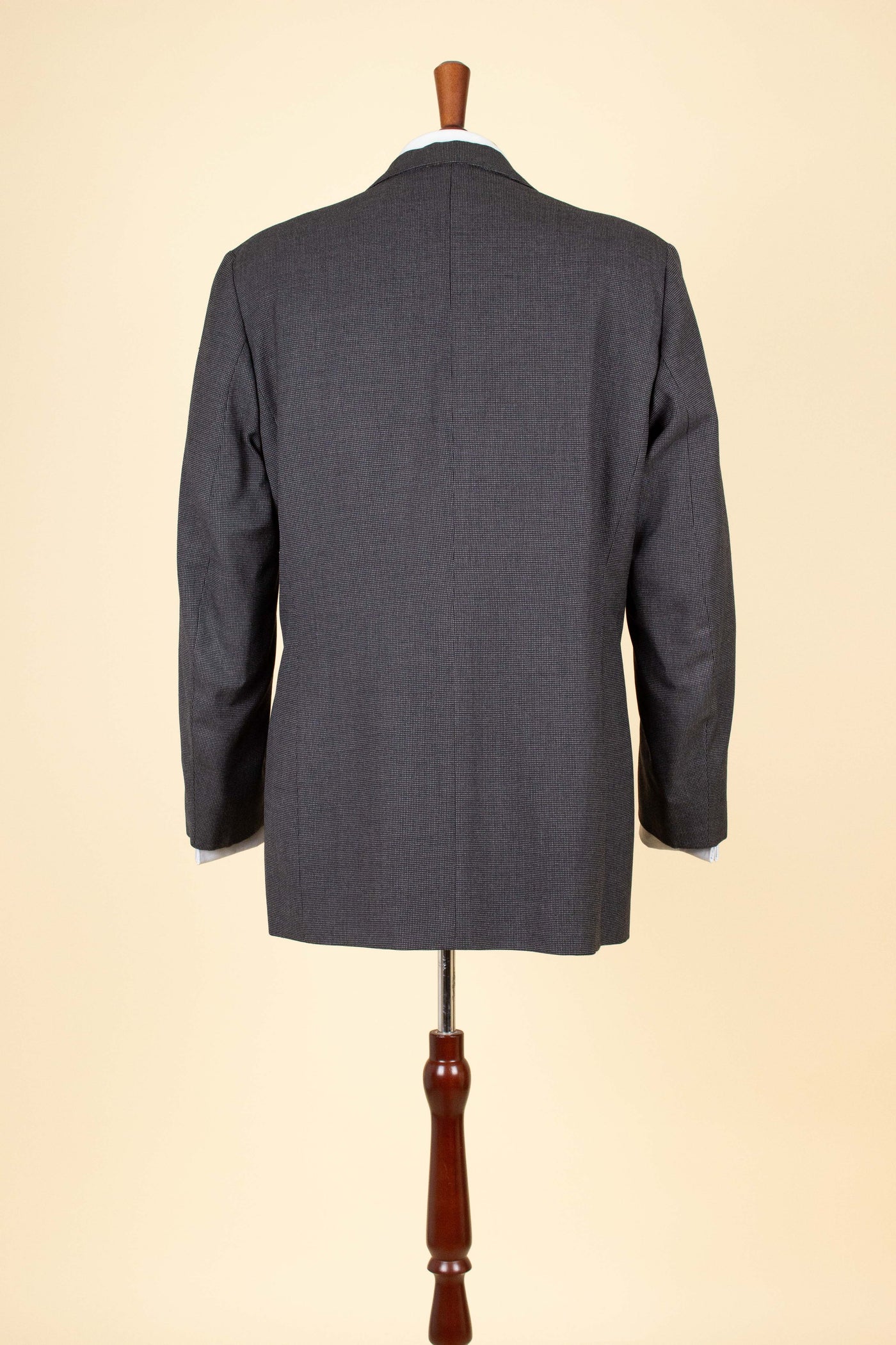 SWEDISH 1947 BESPOKE THREE PIECE SUIT BY AB SANDBERG & JOHANNESSON. SIZE CA 50-52