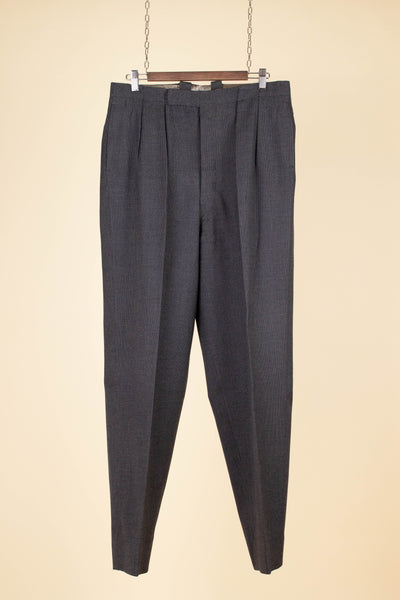 SWEDISH 1947 BESPOKE THREE PIECE SUIT BY AB SANDBERG & JOHANNESSON. SIZE CA 50-52