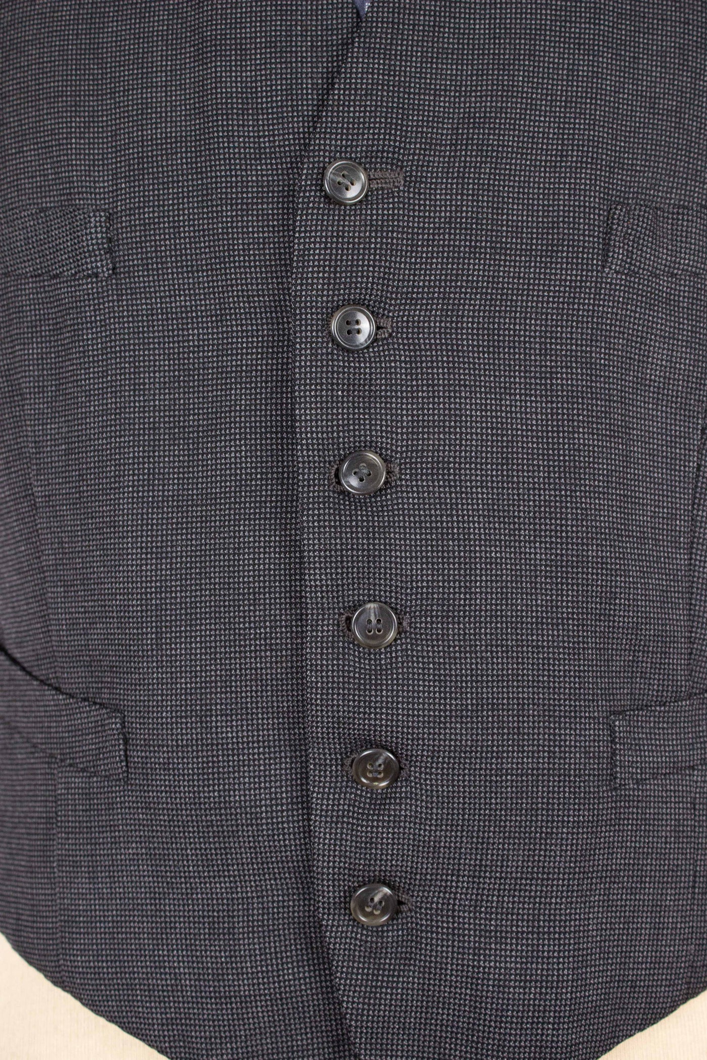 SWEDISH 1947 BESPOKE THREE PIECE SUIT BY AB SANDBERG & JOHANNESSON. SIZE CA 50-52