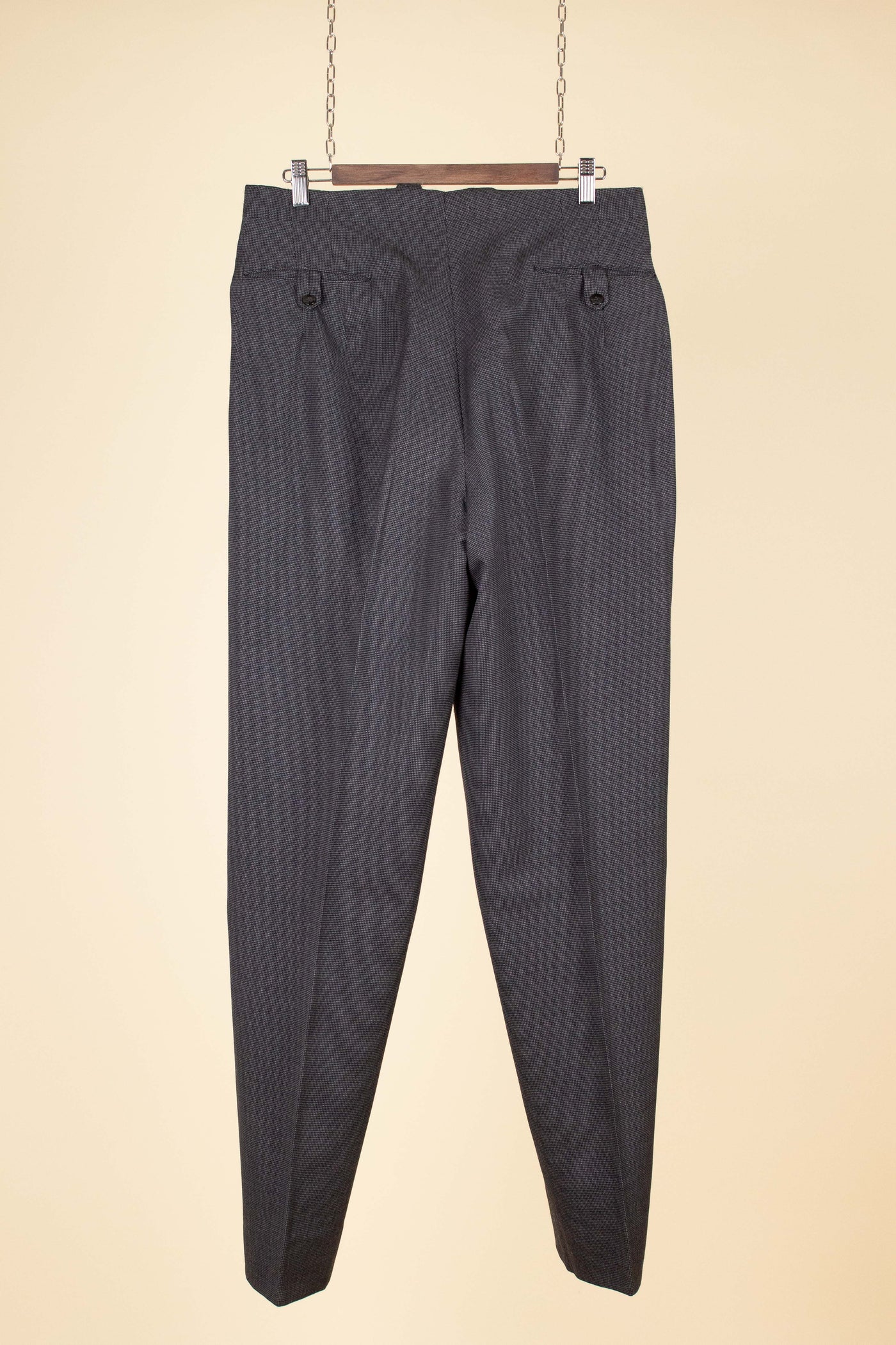 SWEDISH 1947 BESPOKE THREE PIECE SUIT BY AB SANDBERG & JOHANNESSON. SIZE CA 50-52