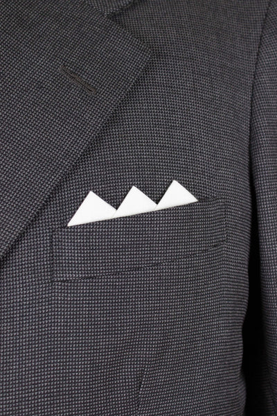 SWEDISH 1947 BESPOKE THREE PIECE SUIT BY AB SANDBERG & JOHANNESSON. SIZE CA 50-52