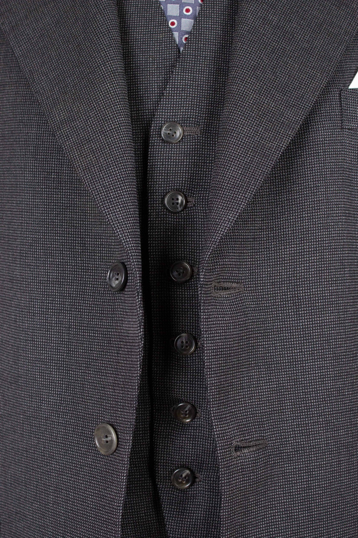 SWEDISH 1947 BESPOKE THREE PIECE SUIT BY AB SANDBERG & JOHANNESSON. SIZE CA 50-52