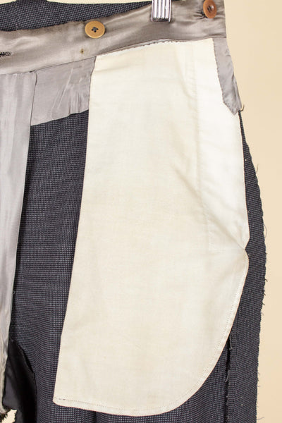 SWEDISH 1947 BESPOKE THREE PIECE SUIT BY AB SANDBERG & JOHANNESSON. SIZE CA 50-52