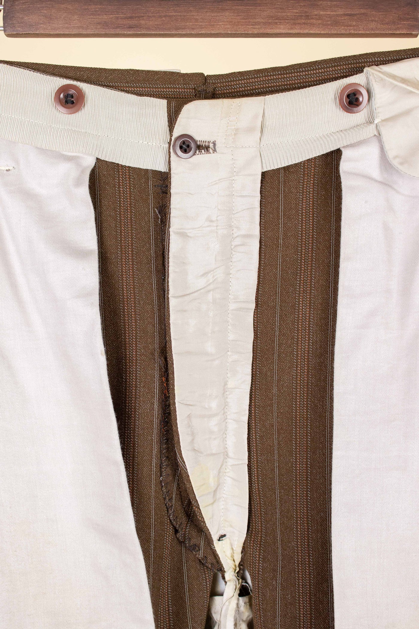 SWEDISH 1940S/1950S BROWN STRIPED TWO PIECE SUIT BY TIGER. SIZE CA EU 48