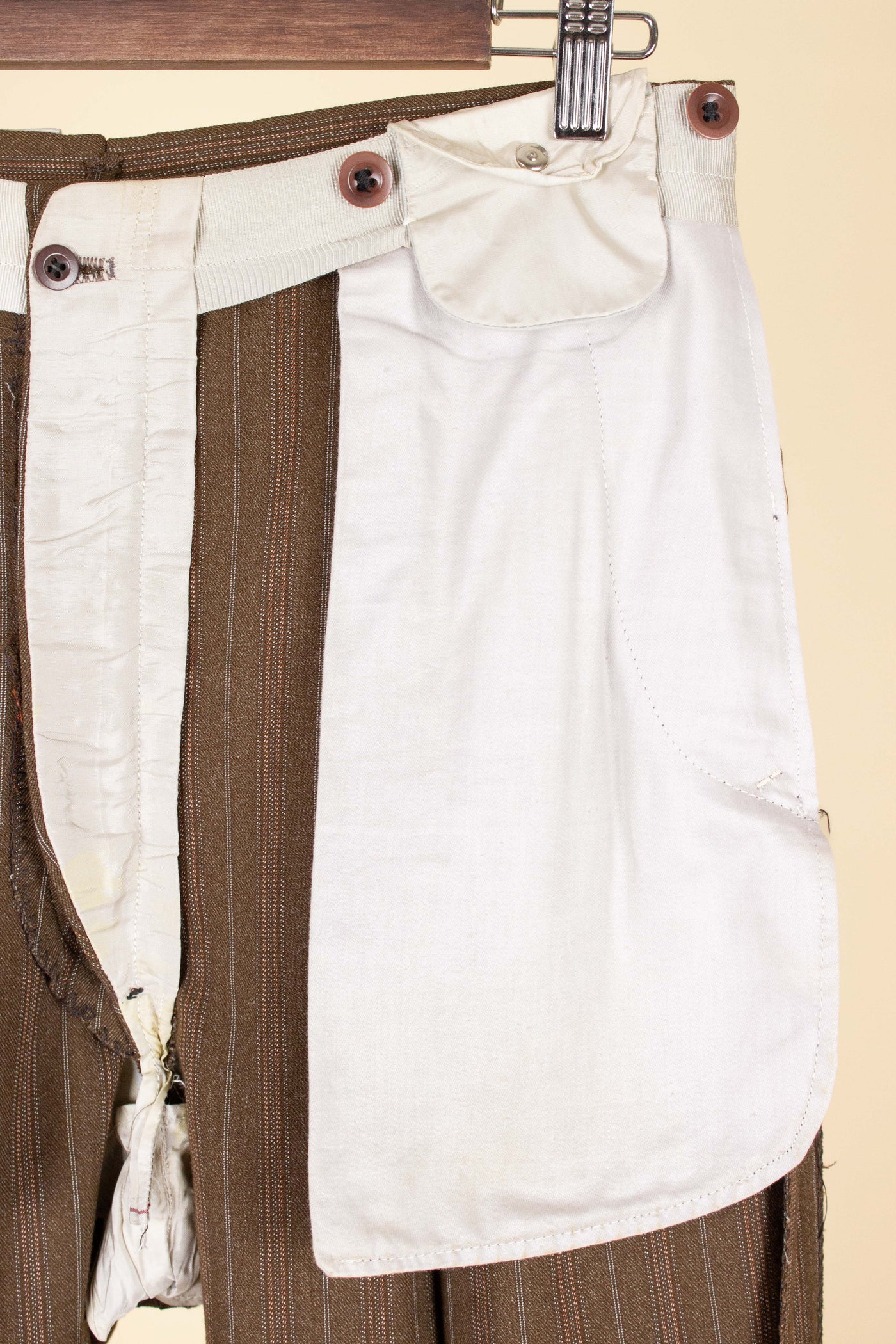 SWEDISH 1940S/1950S BROWN STRIPED TWO PIECE SUIT BY TIGER. SIZE CA EU 48