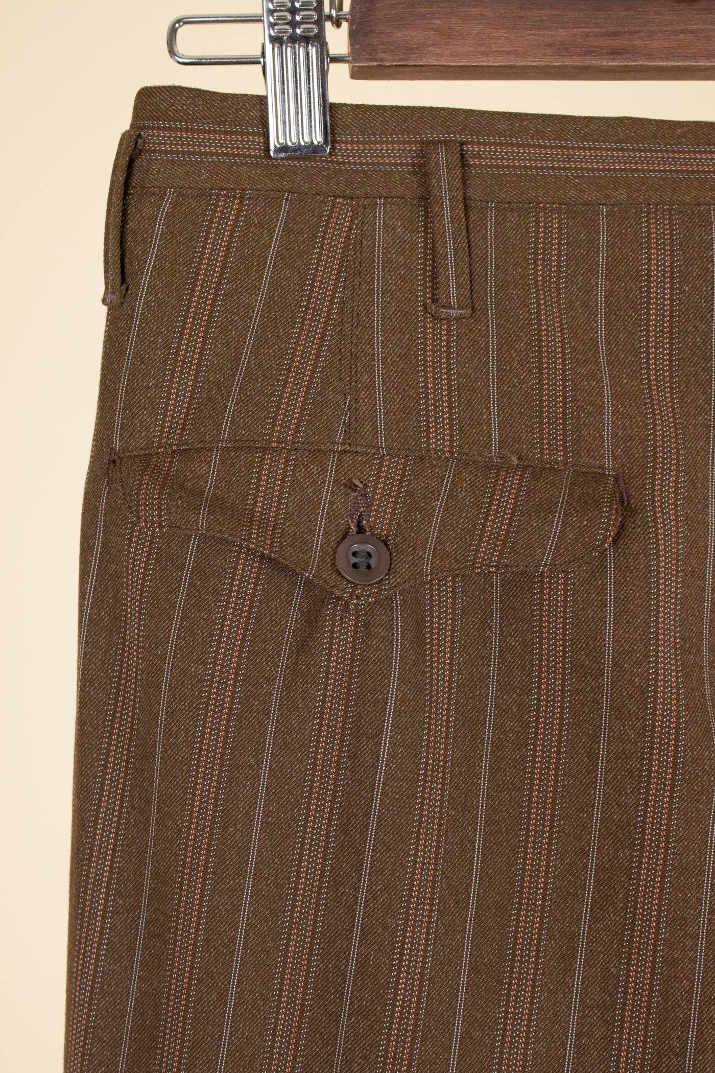 SWEDISH 1940S/1950S BROWN STRIPED TWO PIECE SUIT BY TIGER. SIZE CA EU 48