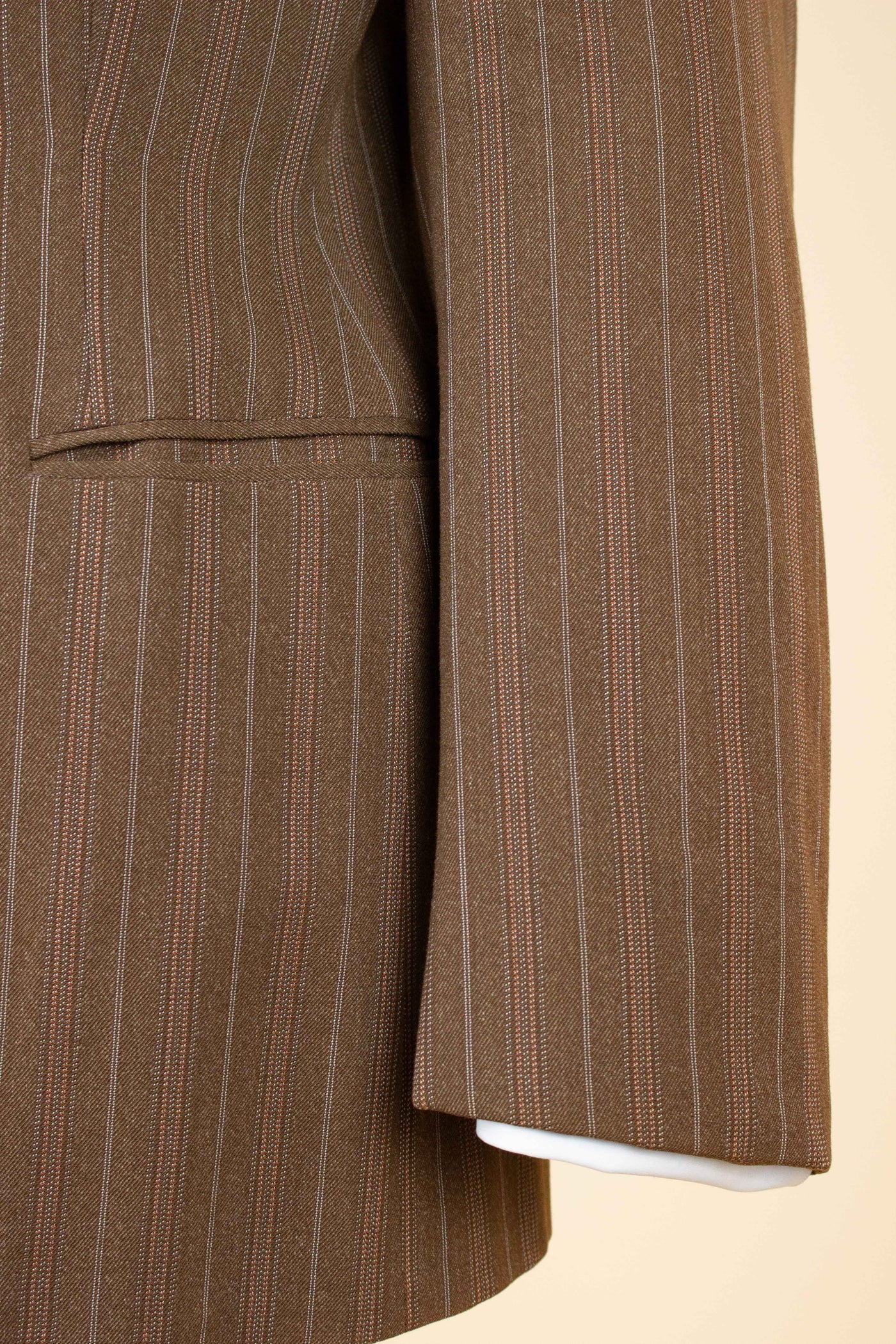 SWEDISH 1940S/1950S BROWN STRIPED TWO PIECE SUIT BY TIGER. SIZE CA EU 48