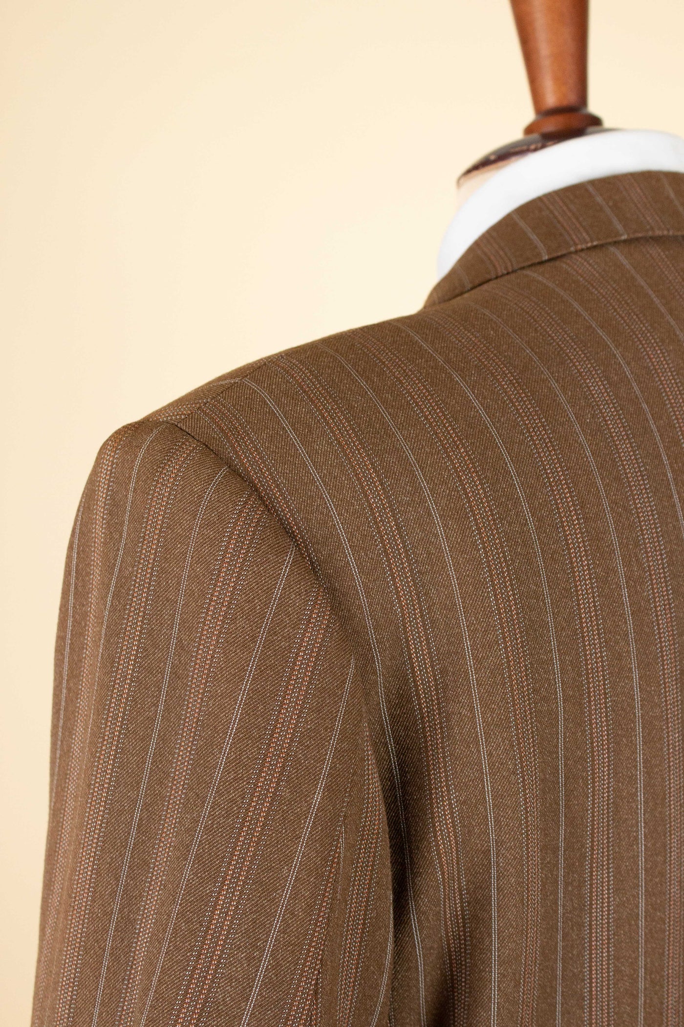 SWEDISH 1940S/1950S BROWN STRIPED TWO PIECE SUIT BY TIGER. SIZE CA EU 48