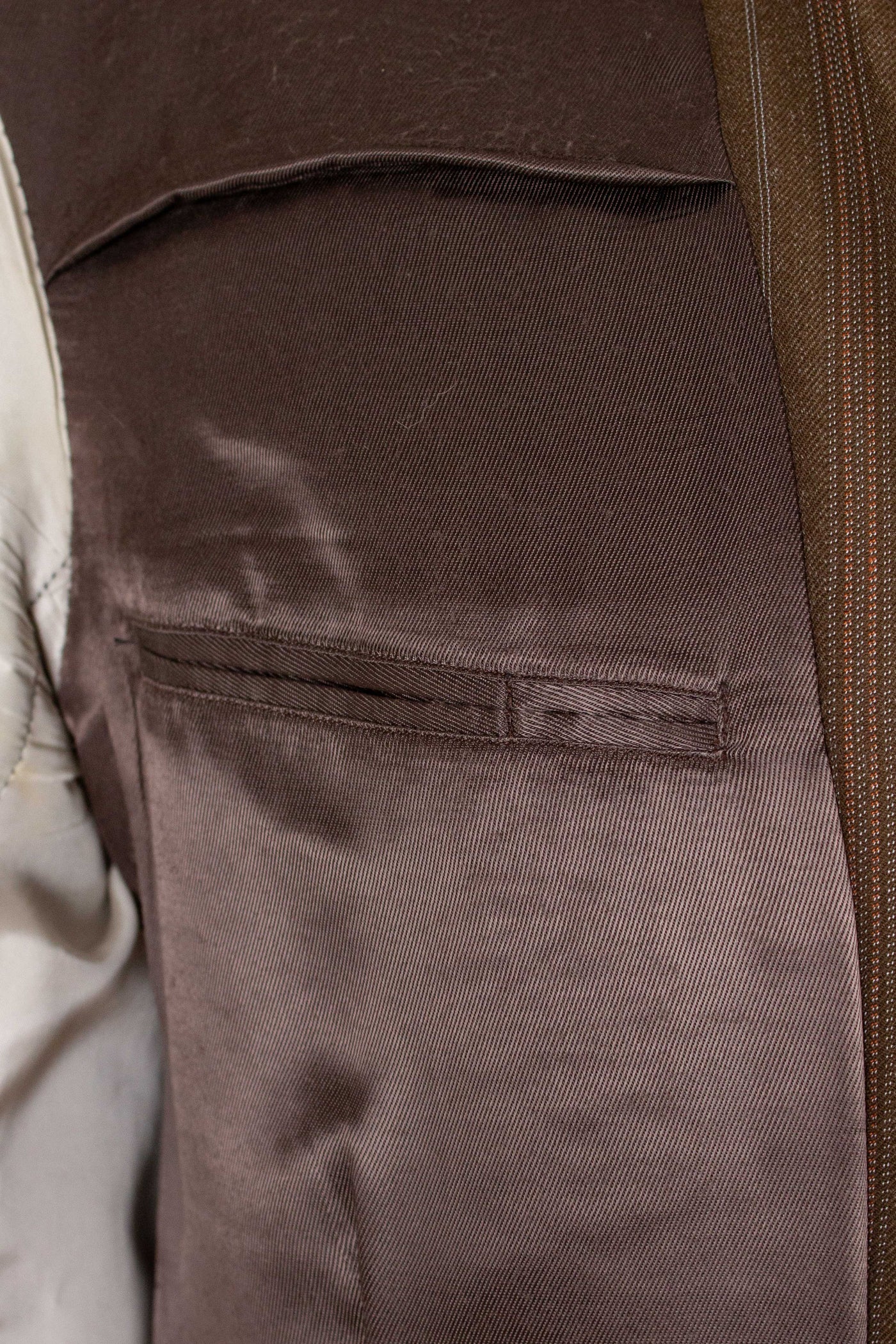 SWEDISH 1940S/1950S BROWN STRIPED TWO PIECE SUIT BY TIGER. SIZE CA EU 48