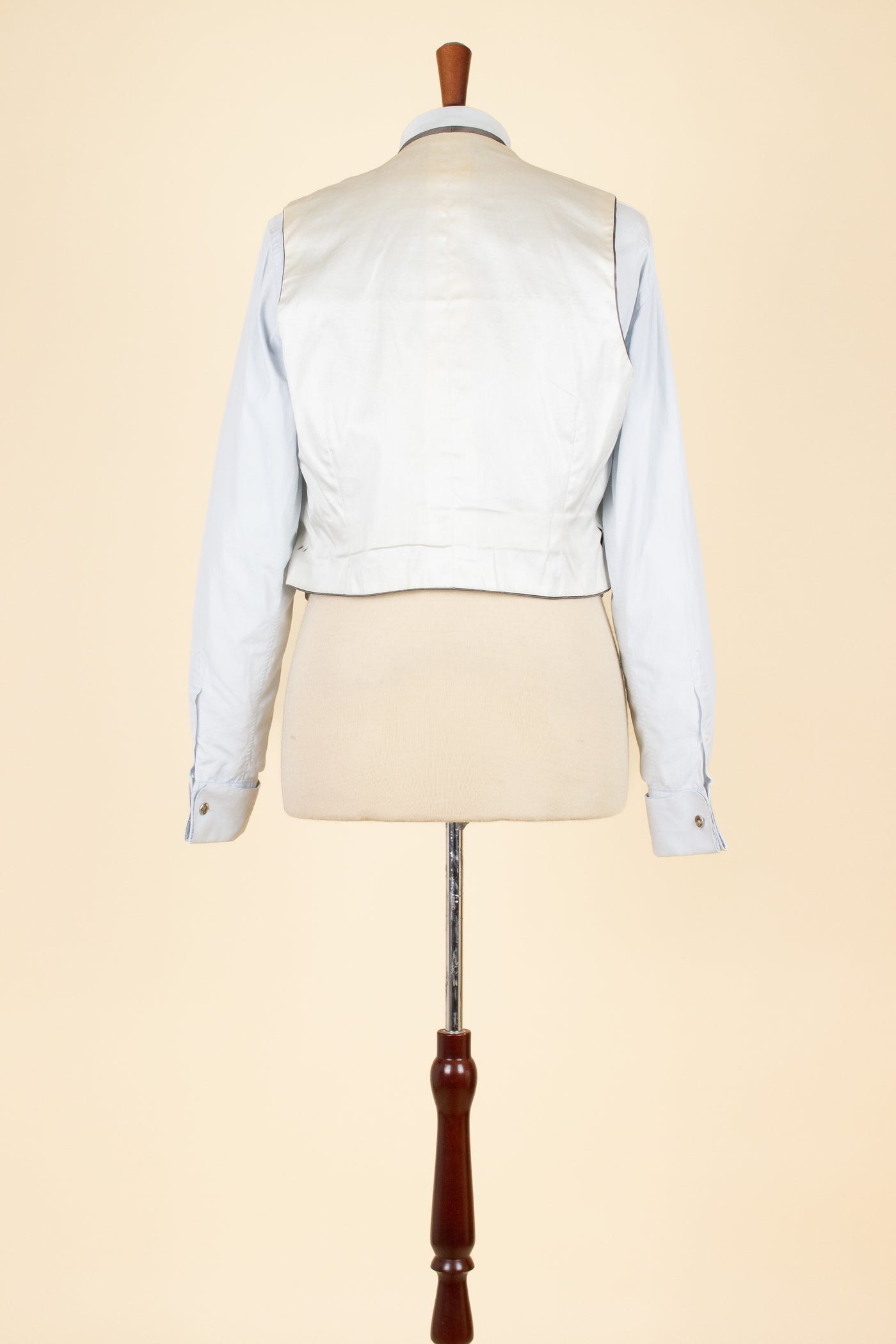 SWEDISH 1955 GREY MÉLANGE THREE PIECE BESPOKE SUIT BY MEA. SIZE CA EU 48