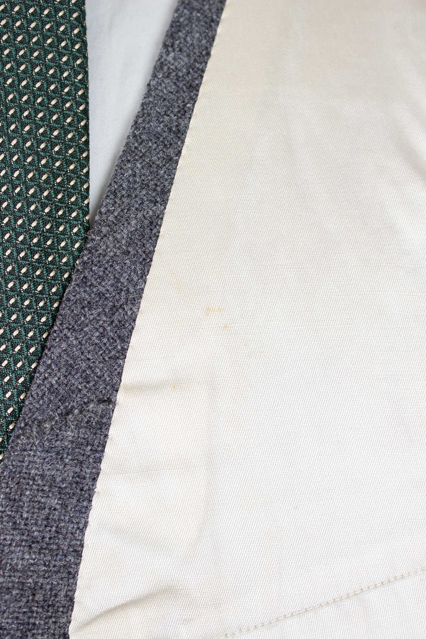 SWEDISH 1955 GREY MÉLANGE THREE PIECE BESPOKE SUIT BY MEA. SIZE CA EU 48