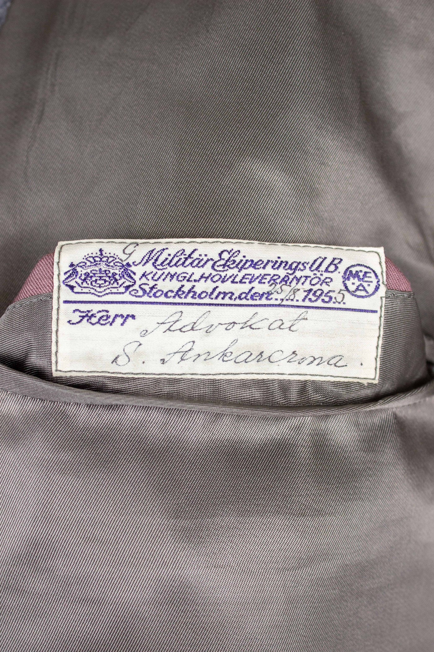 SWEDISH 1955 GREY MÉLANGE THREE PIECE BESPOKE SUIT BY MEA. SIZE CA EU 48