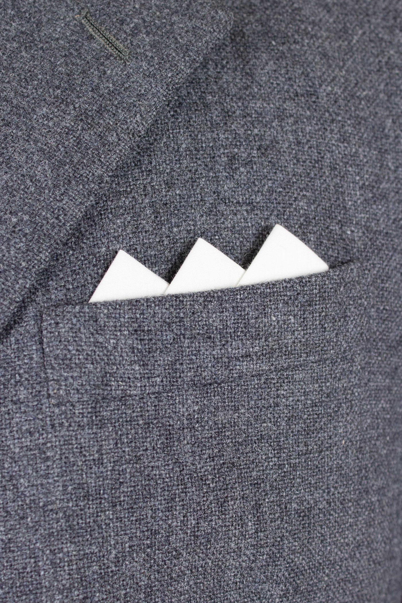 SWEDISH 1955 GREY MÉLANGE THREE PIECE BESPOKE SUIT BY MEA. SIZE CA EU 48