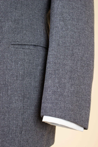 SWEDISH 1955 GREY MÉLANGE THREE PIECE BESPOKE SUIT BY MEA. SIZE CA EU 48