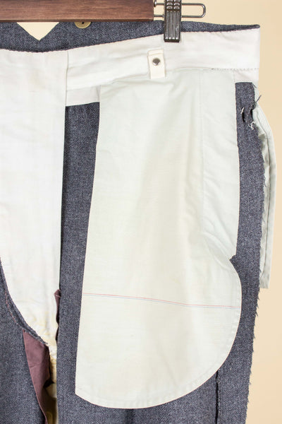 SWEDISH 1955 GREY MÉLANGE THREE PIECE BESPOKE SUIT BY MEA. SIZE CA EU 48