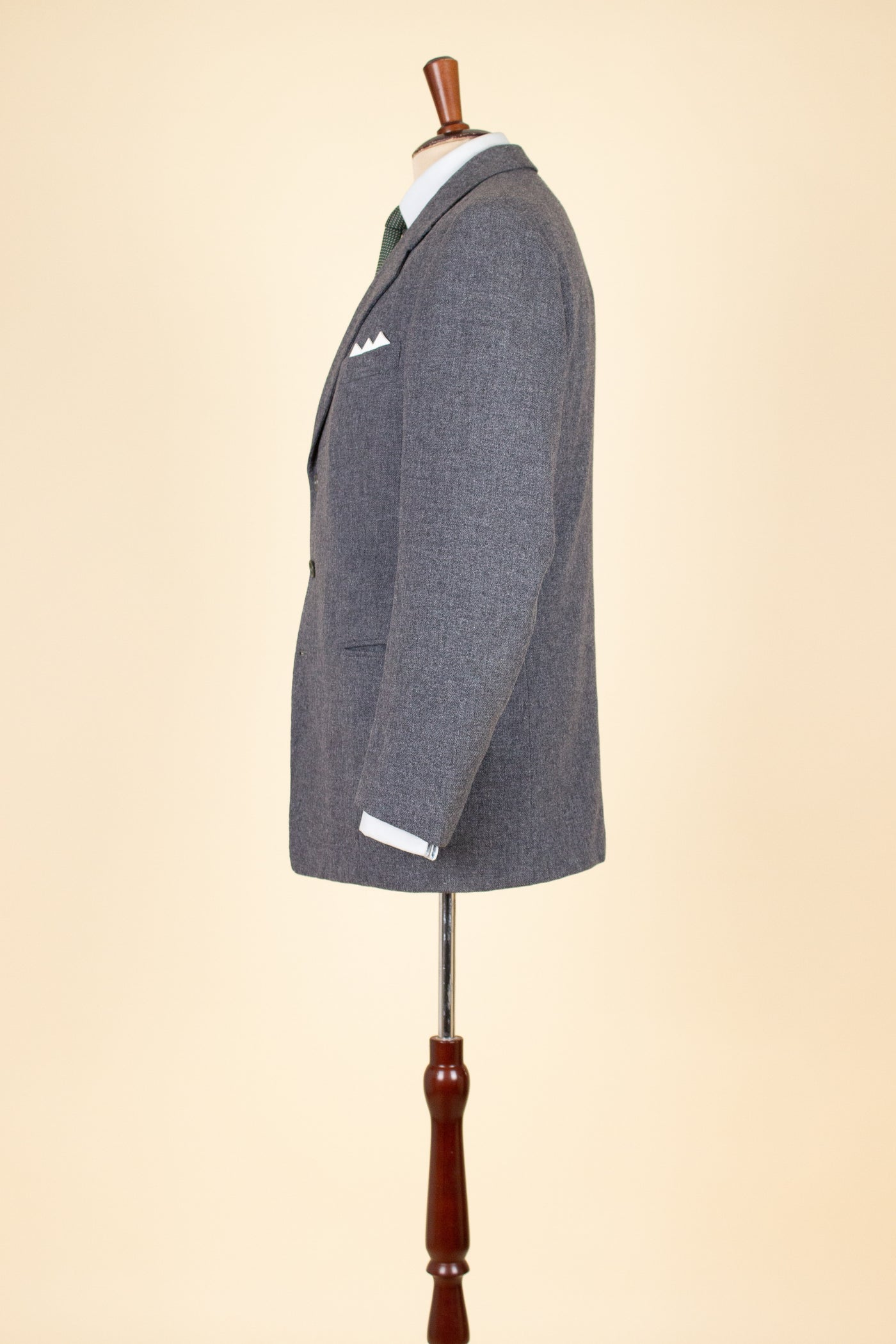 SWEDISH 1955 GREY MÉLANGE THREE PIECE BESPOKE SUIT BY MEA. SIZE CA EU 48