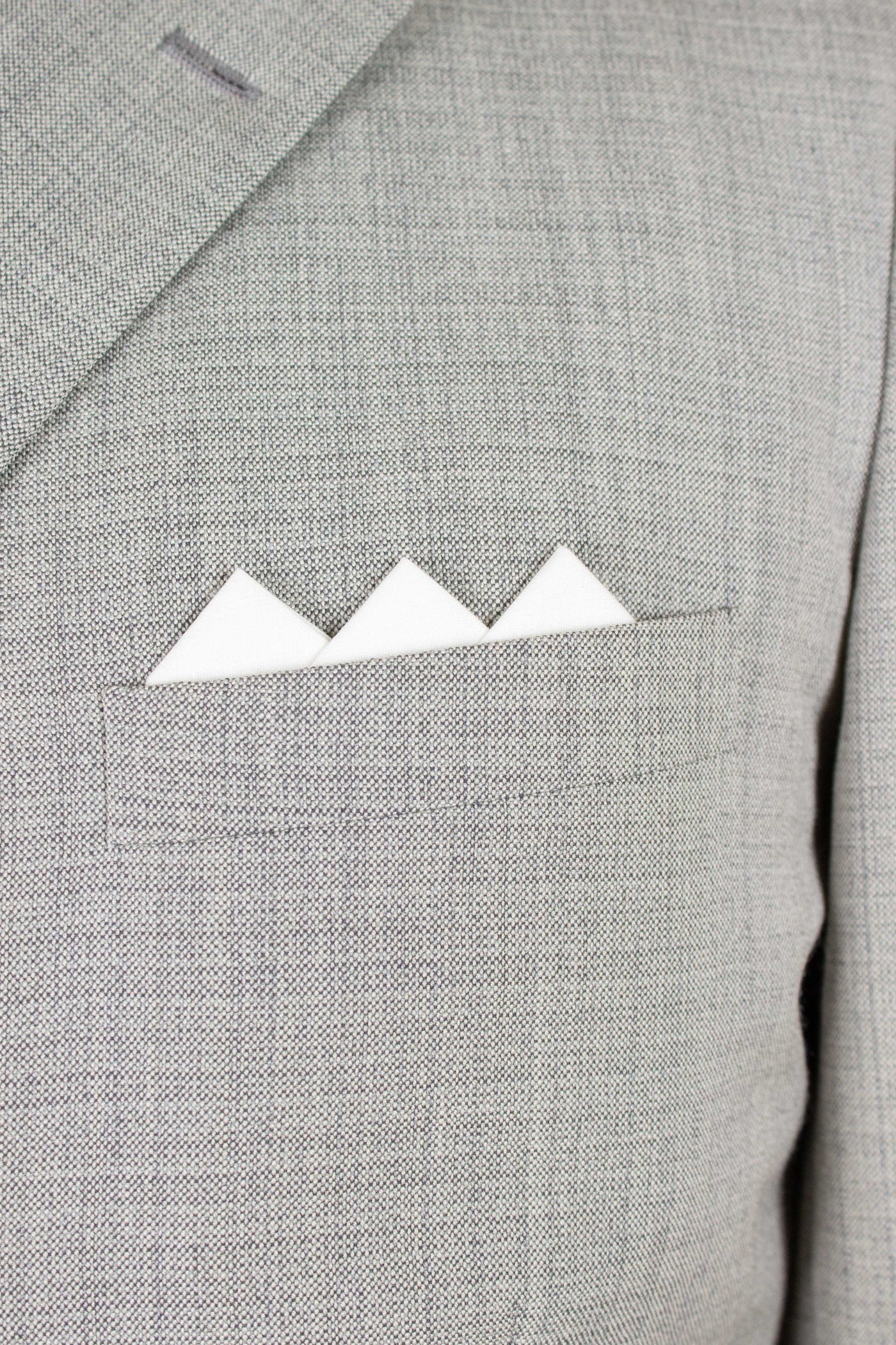 SWEDISH 1950S SILVER GREY TWO PIECE SUIT BY J.A. PETERS. SIZE CA EU 46