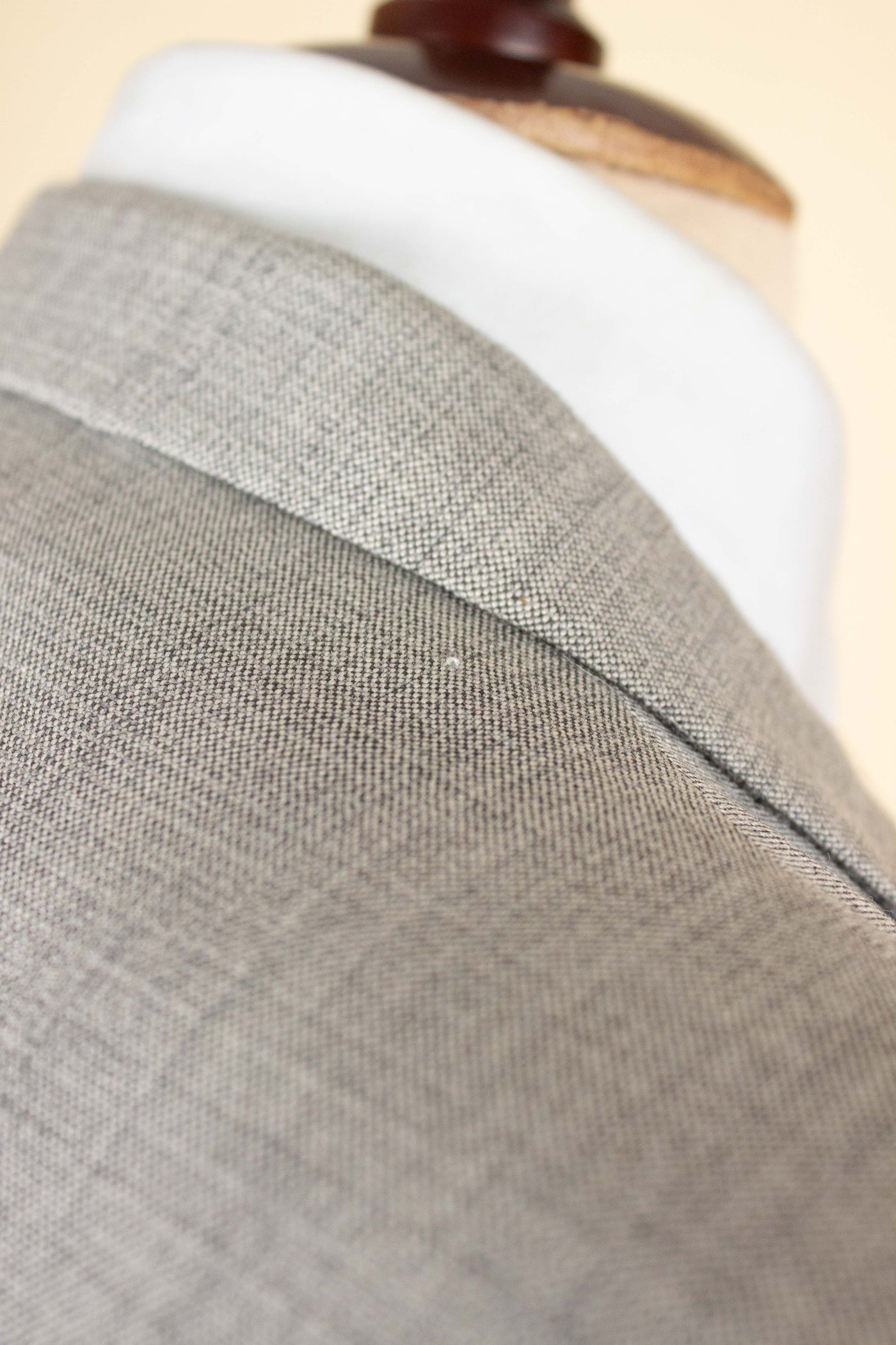 SWEDISH 1950S SILVER GREY TWO PIECE SUIT BY J.A. PETERS. SIZE CA EU 46