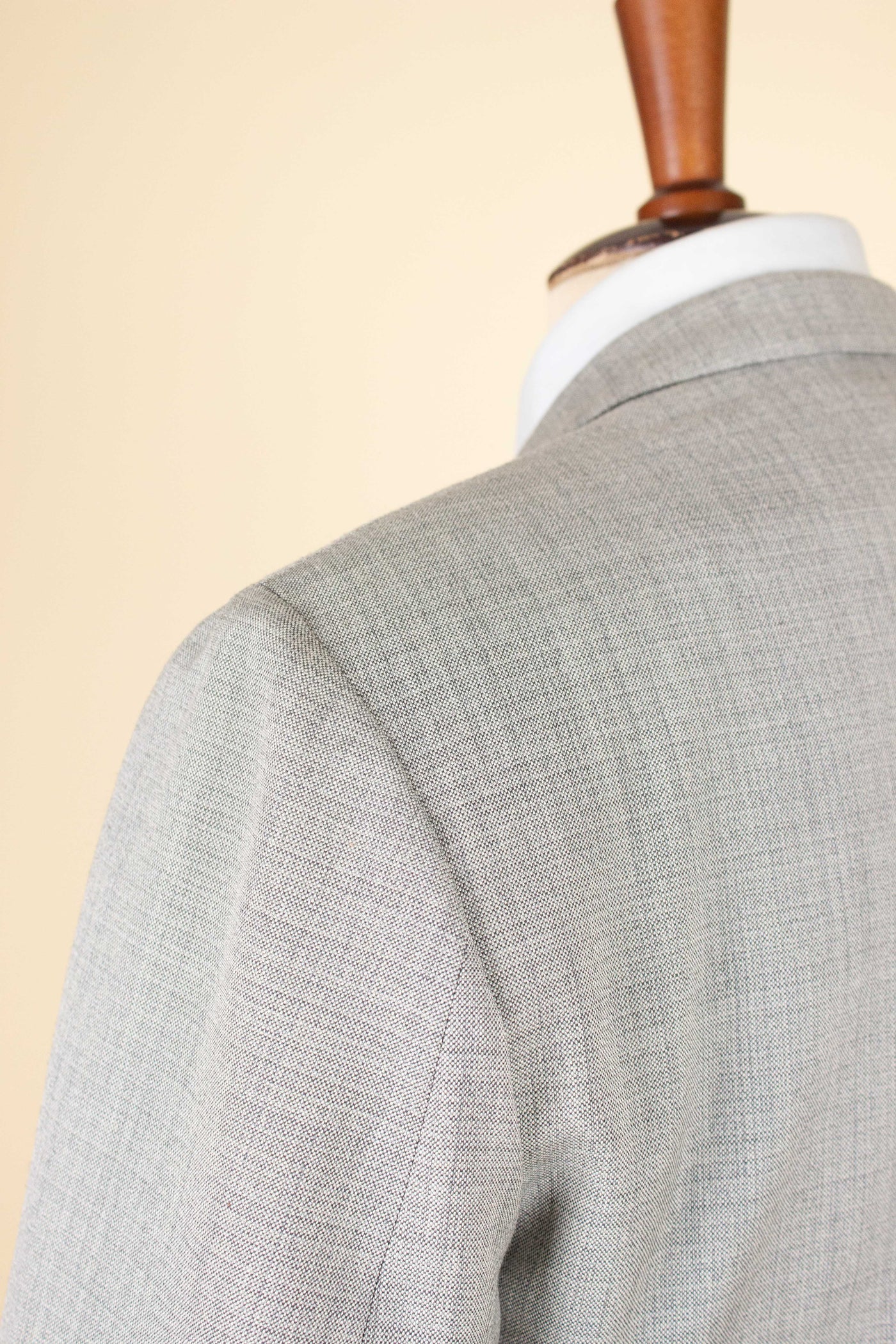 SWEDISH 1950S SILVER GREY TWO PIECE SUIT BY J.A. PETERS. SIZE CA EU 46