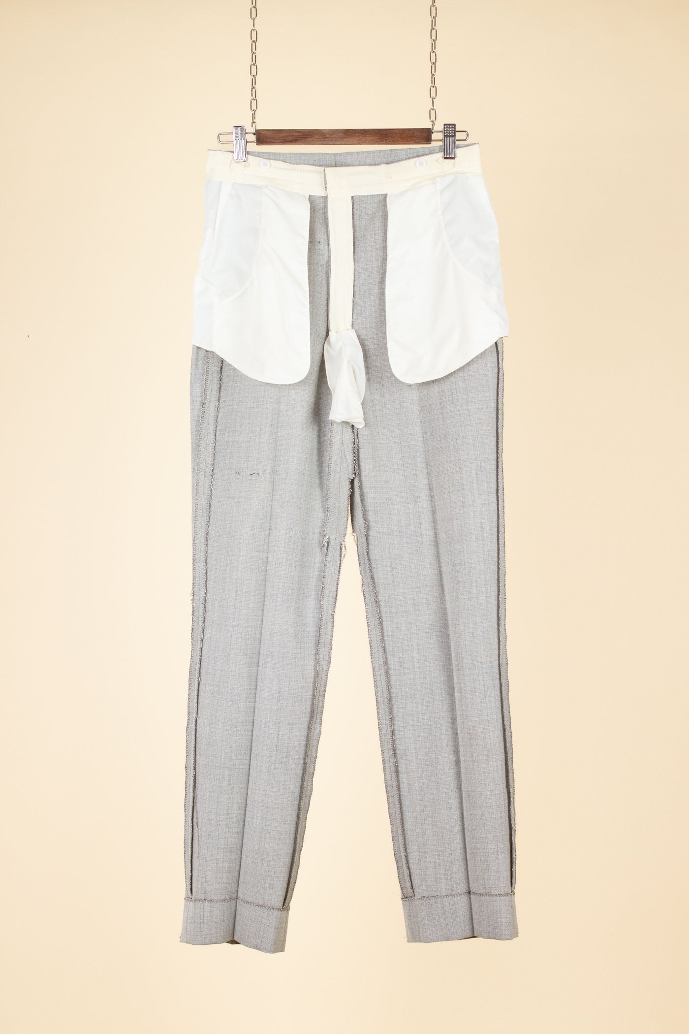 SWEDISH 1950S SILVER GREY TWO PIECE SUIT BY J.A. PETERS. SIZE CA EU 46