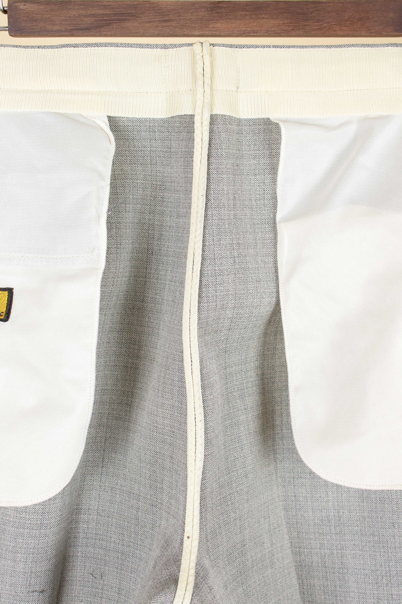 SWEDISH 1950S SILVER GREY TWO PIECE SUIT BY J.A. PETERS. SIZE CA EU 46