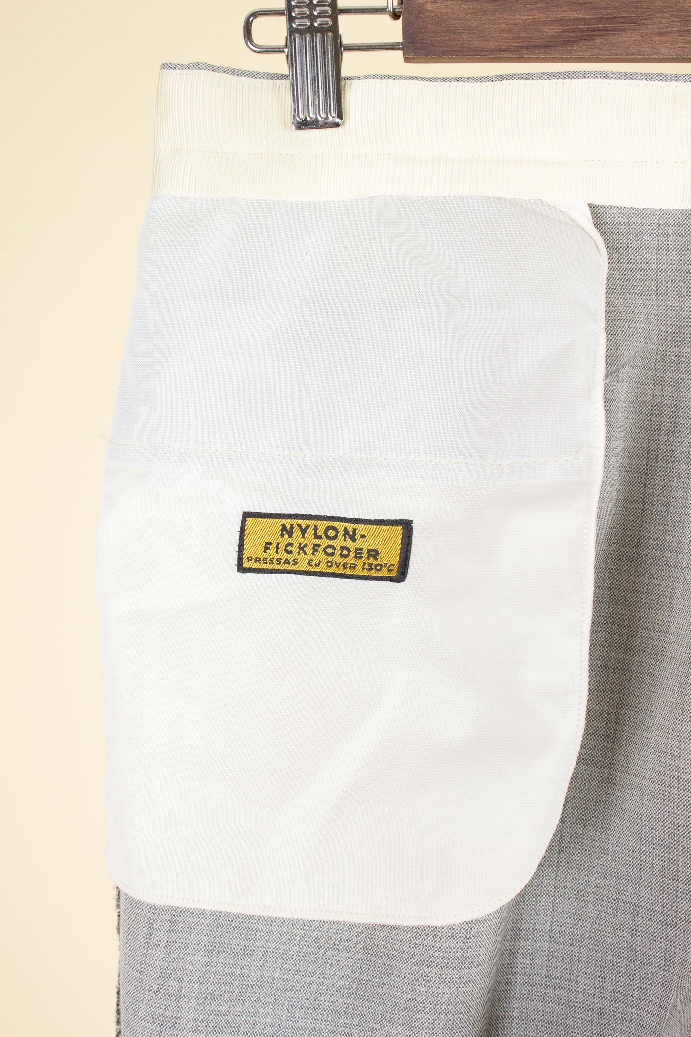 SWEDISH 1950S SILVER GREY TWO PIECE SUIT BY J.A. PETERS. SIZE CA EU 46