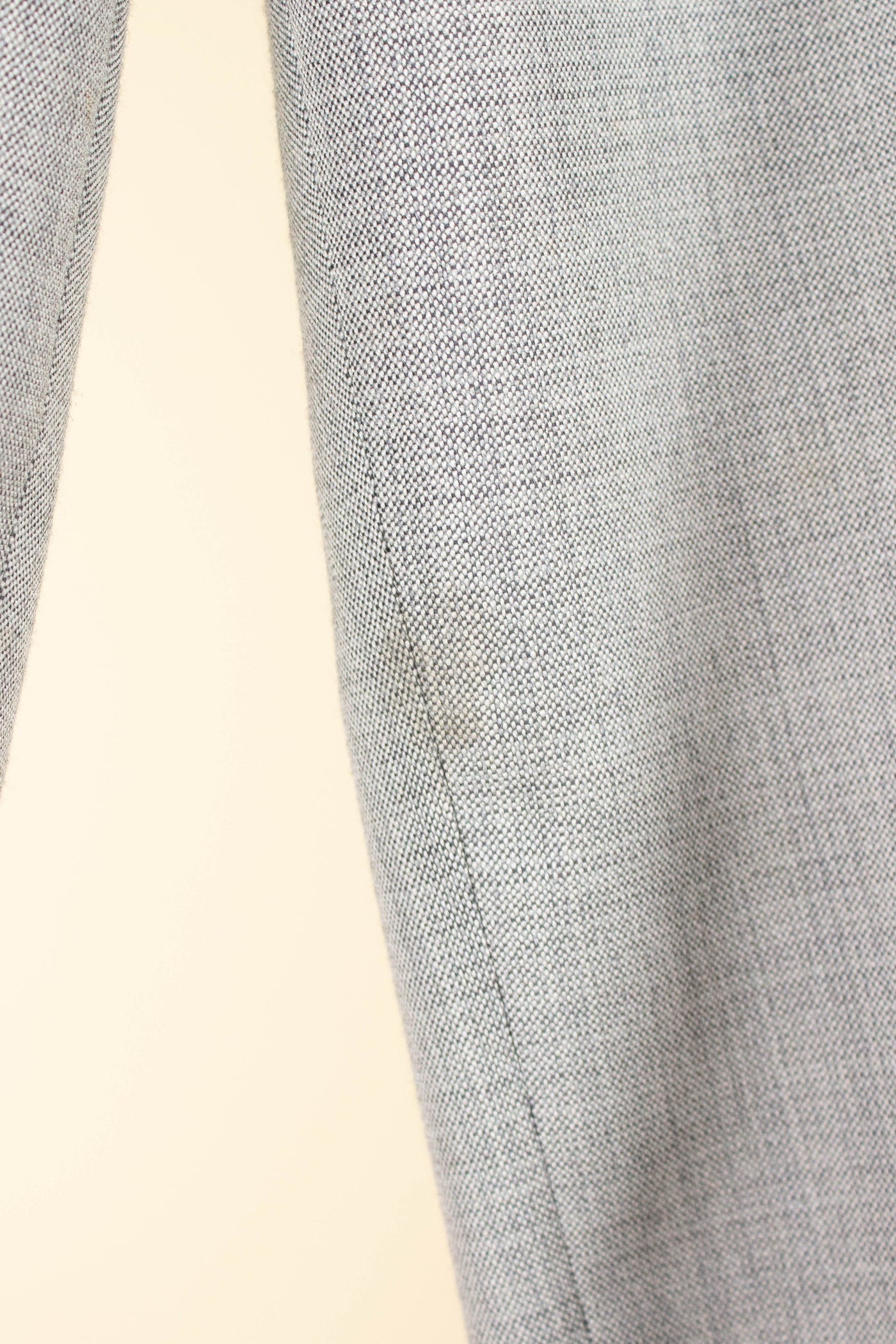 SWEDISH 1950S SILVER GREY TWO PIECE SUIT BY J.A. PETERS. SIZE CA EU 46