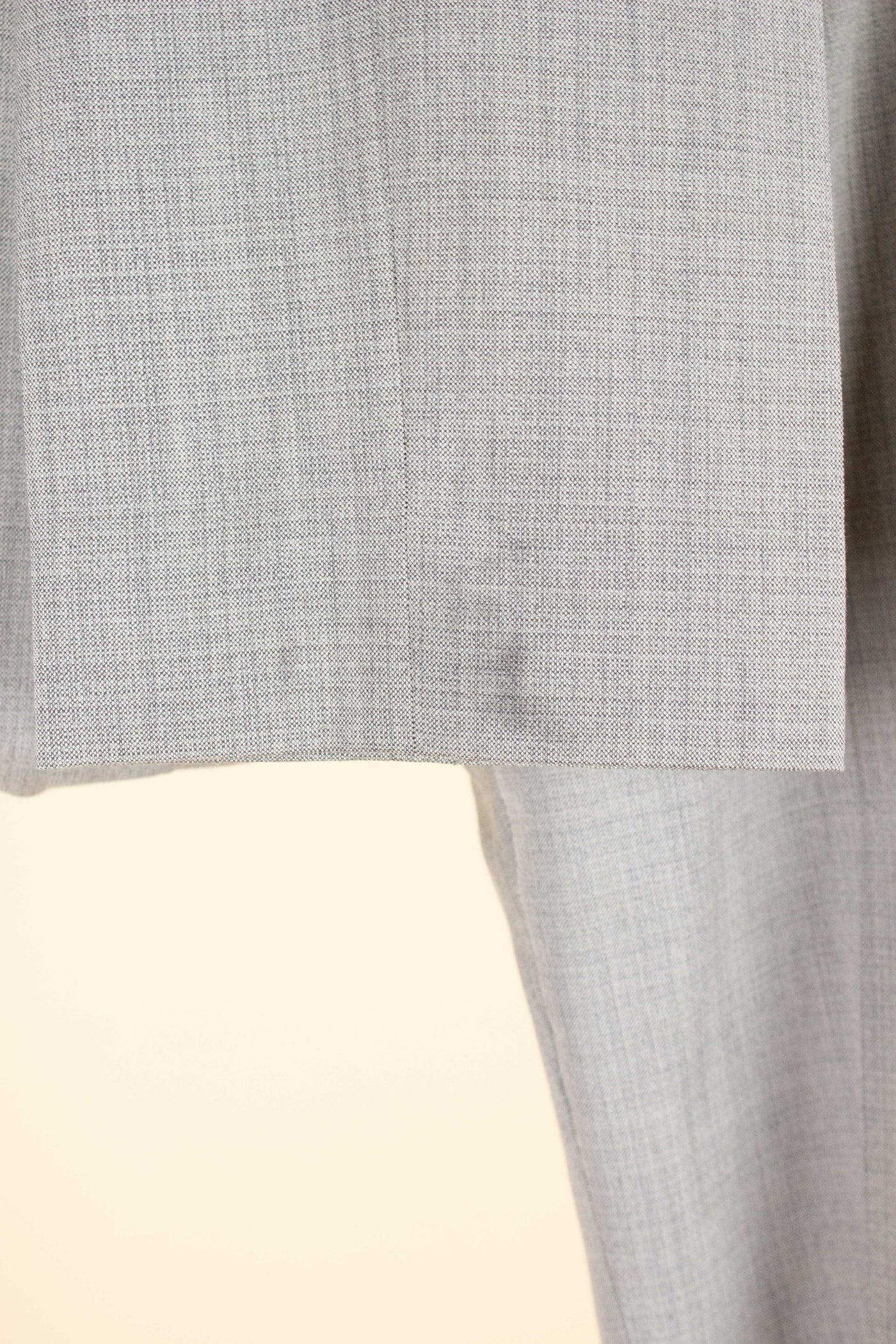 SWEDISH 1950S SILVER GREY TWO PIECE SUIT BY J.A. PETERS. SIZE CA EU 46