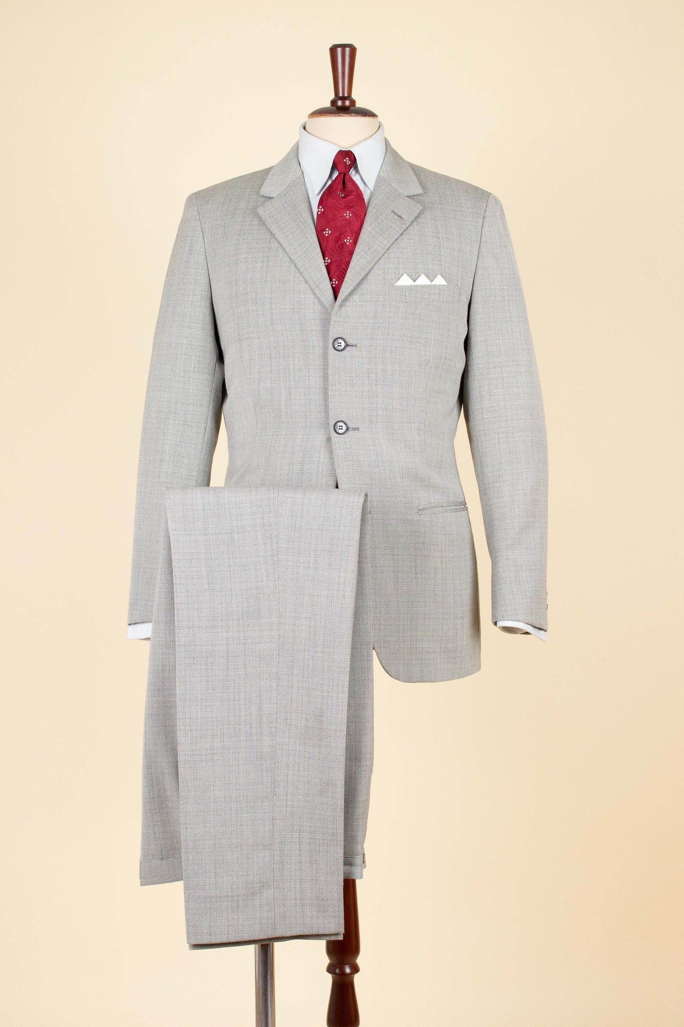 SWEDISH 1950S SILVER GREY TWO PIECE SUIT BY J.A. PETERS. SIZE CA EU 46